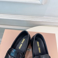 Miu Miu | 缪缪 26𝐬𝐬 🖤专柜主打最新秀款 2026秋冬新品 复古金币流苏休闲乐福鞋 火爆上新! 🍒BS缪 Miu Miu | 缪缪 26𝐬𝐬 🖤专柜主打最新秀款 2026秋冬新品 复古金币流苏休闲乐福鞋 火爆上新! 🍒BS缪
