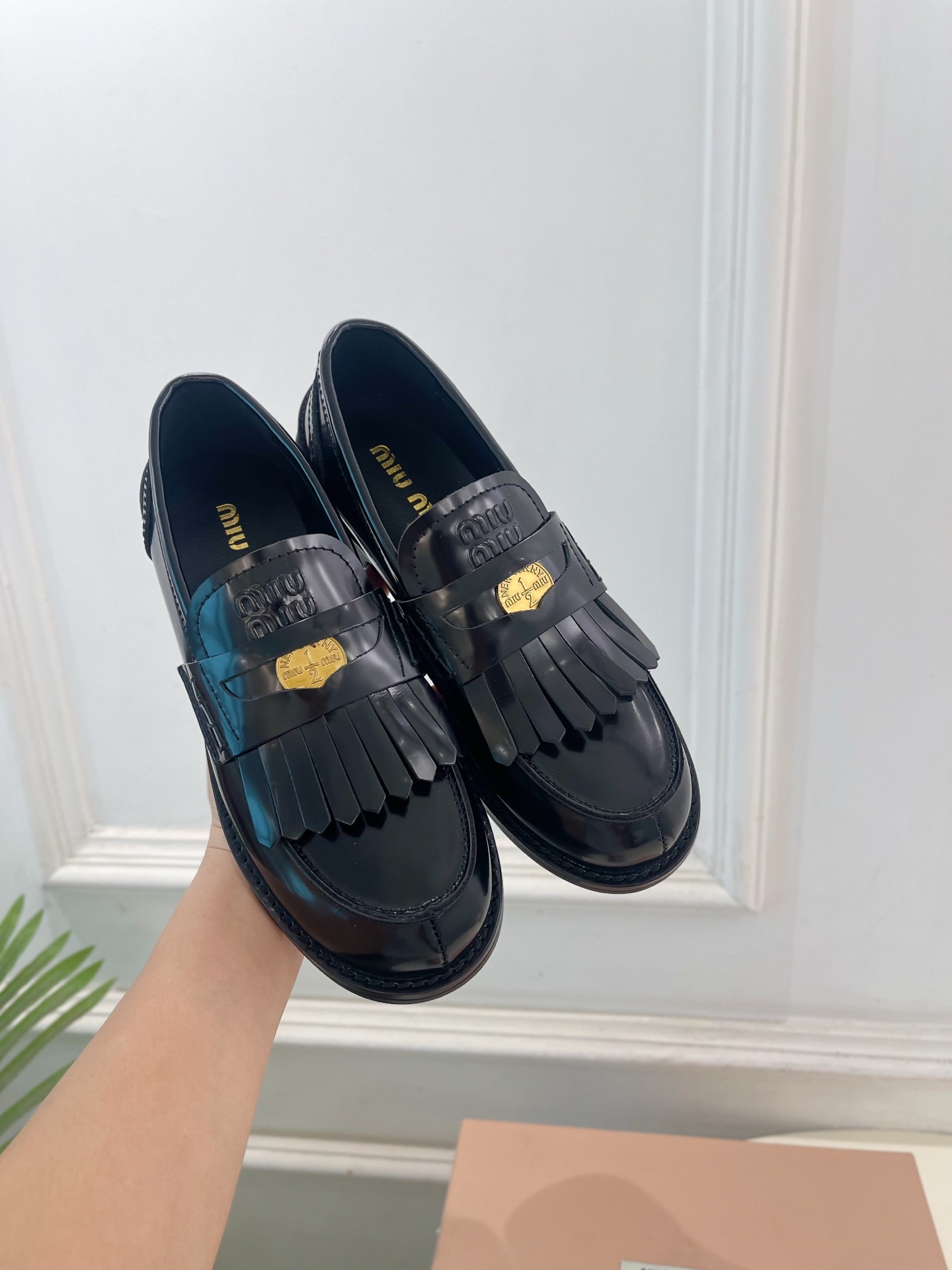 Miu Miu | 缪缪 26𝐬𝐬 🖤专柜主打最新秀款 2026秋冬新品 复古金币流苏休闲乐福鞋 火爆上新! 🍒BS缪 Miu Miu | 缪缪 26𝐬𝐬 🖤专柜主打最新秀款 2026秋冬新品 复古金币流苏休闲乐福鞋 火爆上新! 🍒BS缪