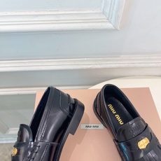 Miu Miu | 缪缪 26𝐬𝐬 🖤专柜主打最新秀款 2026秋冬新品 复古金币流苏休闲乐福鞋 火爆上新! 🍒BS缪 Miu Miu | 缪缪 26𝐬𝐬 🖤专柜主打最新秀款 2026秋冬新品 复古金币流苏休闲乐福鞋 火爆上新! 🍒BS缪