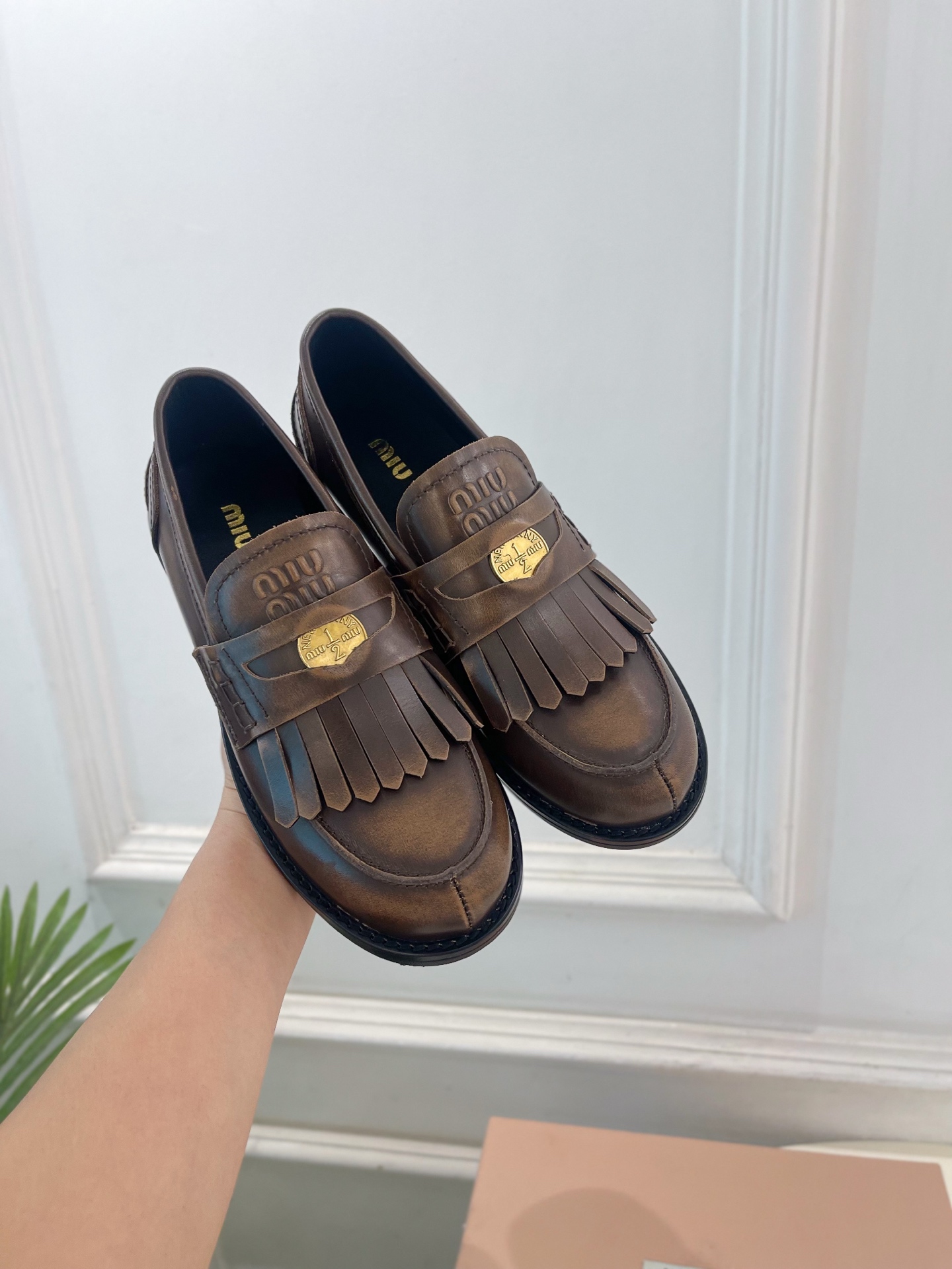 Miu Miu | 缪缪  26𝐬𝐬 🖤专柜主打最新秀款 2026秋冬新品 复古金币流苏休闲乐福鞋 火爆上新！ 🍒BS缪