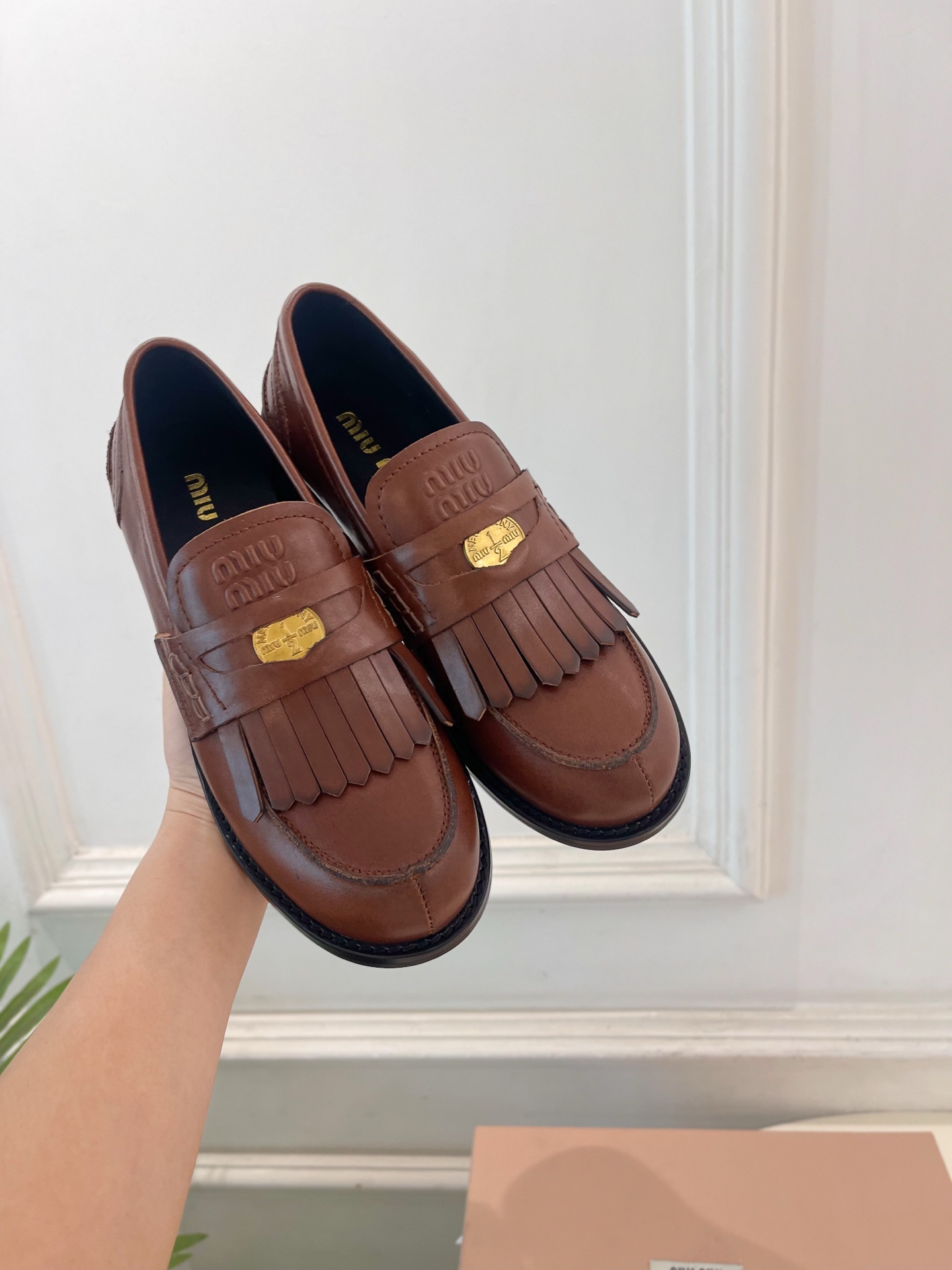 Miu Miu | 缪缪 26𝐬𝐬 🖤专柜主打最新秀款 2026秋冬新品 复古金币流苏休闲乐福鞋 火爆上新! 🍒BS缪 Miu Miu | 缪缪 26𝐬𝐬 🖤专柜主打最新秀款 2026秋冬新品 复古金币流苏休闲乐福鞋 火爆上新! 🍒BS缪