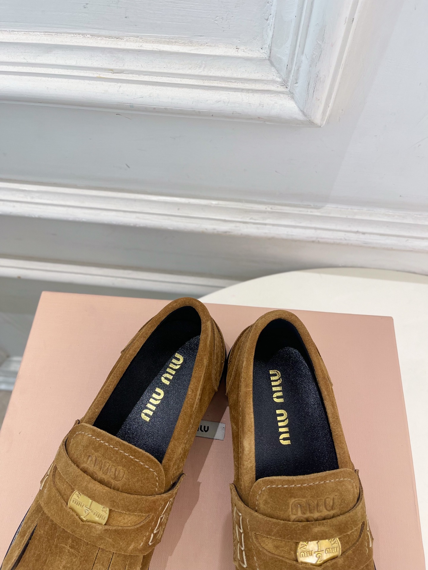 Miu Miu | 缪缪  26𝐬𝐬 🖤专柜主打最新秀款 2026秋冬新品 复古金币流苏休闲乐福鞋 火爆上新！ 🍒BS缪
