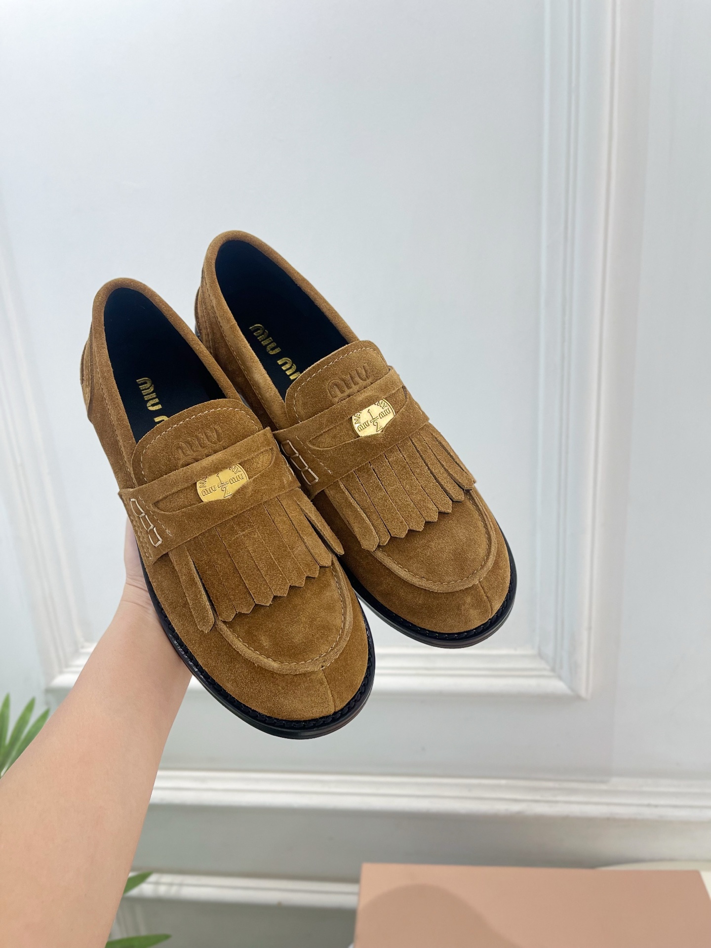Miu Miu | 缪缪  26𝐬𝐬 🖤专柜主打最新秀款 2026秋冬新品 复古金币流苏休闲乐福鞋 火爆上新！ 🍒BS缪