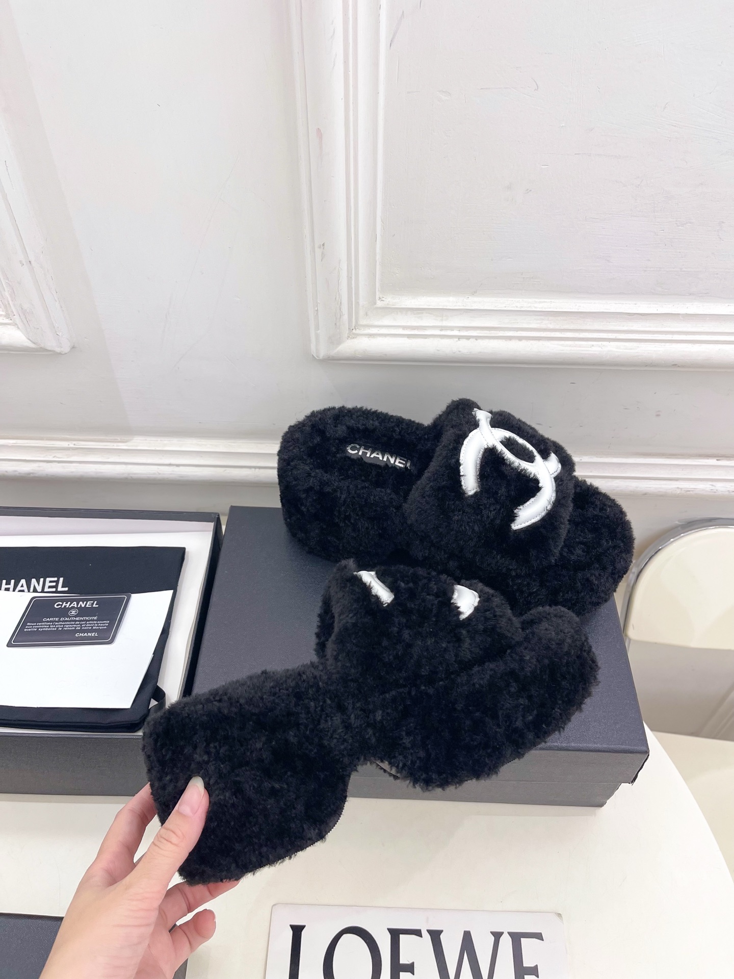 𝐂𝐇𝐀𝐍𝐄𝐋  | 小香  26𝐬𝐬  🦋2026 秋冬新品 专柜经典走秀款 小香大双C松糕厚底毛毛拖 系列上新〰 🍬 
