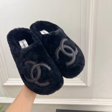 𝐂𝐇𝐀𝐍𝐄𝐋 | 小香 26𝐬𝐬 🦋2026 秋冬新品 专柜经典走秀款 小香大双C懒人毛毛穆勒拖 系列上新〰 🍬 𝐂𝐇𝐀𝐍𝐄𝐋 | 小香 26𝐬𝐬 🦋2026 秋冬新品 专柜经典走秀款 小香大双C懒人毛毛穆勒拖 系列上新〰 🍬