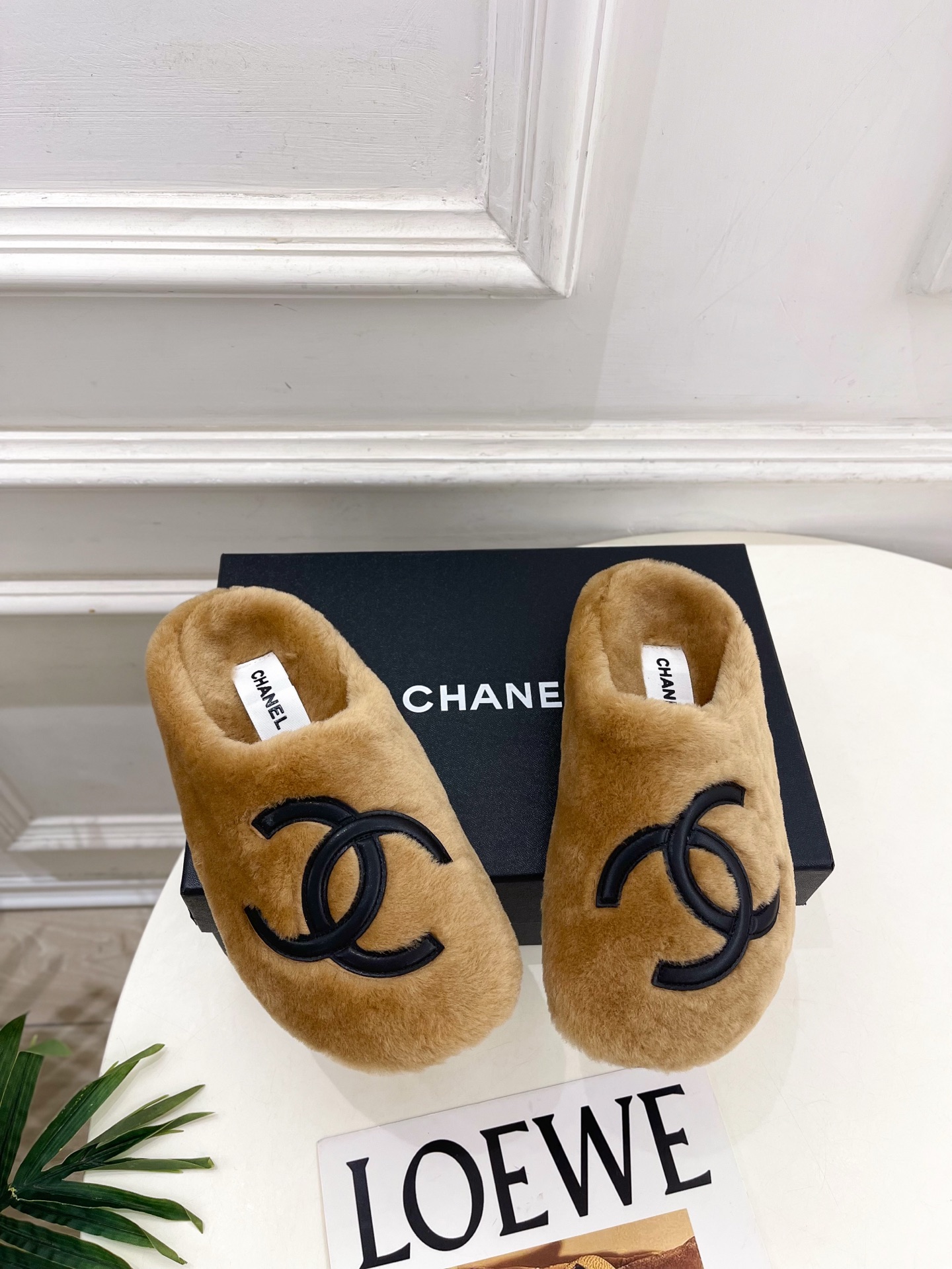 𝐂𝐇𝐀𝐍𝐄𝐋  | 小香  26𝐬𝐬  🦋2026 秋冬新品 专柜经典走秀款 小香大双C懒人毛毛穆勒拖 系列上新〰 🍬 