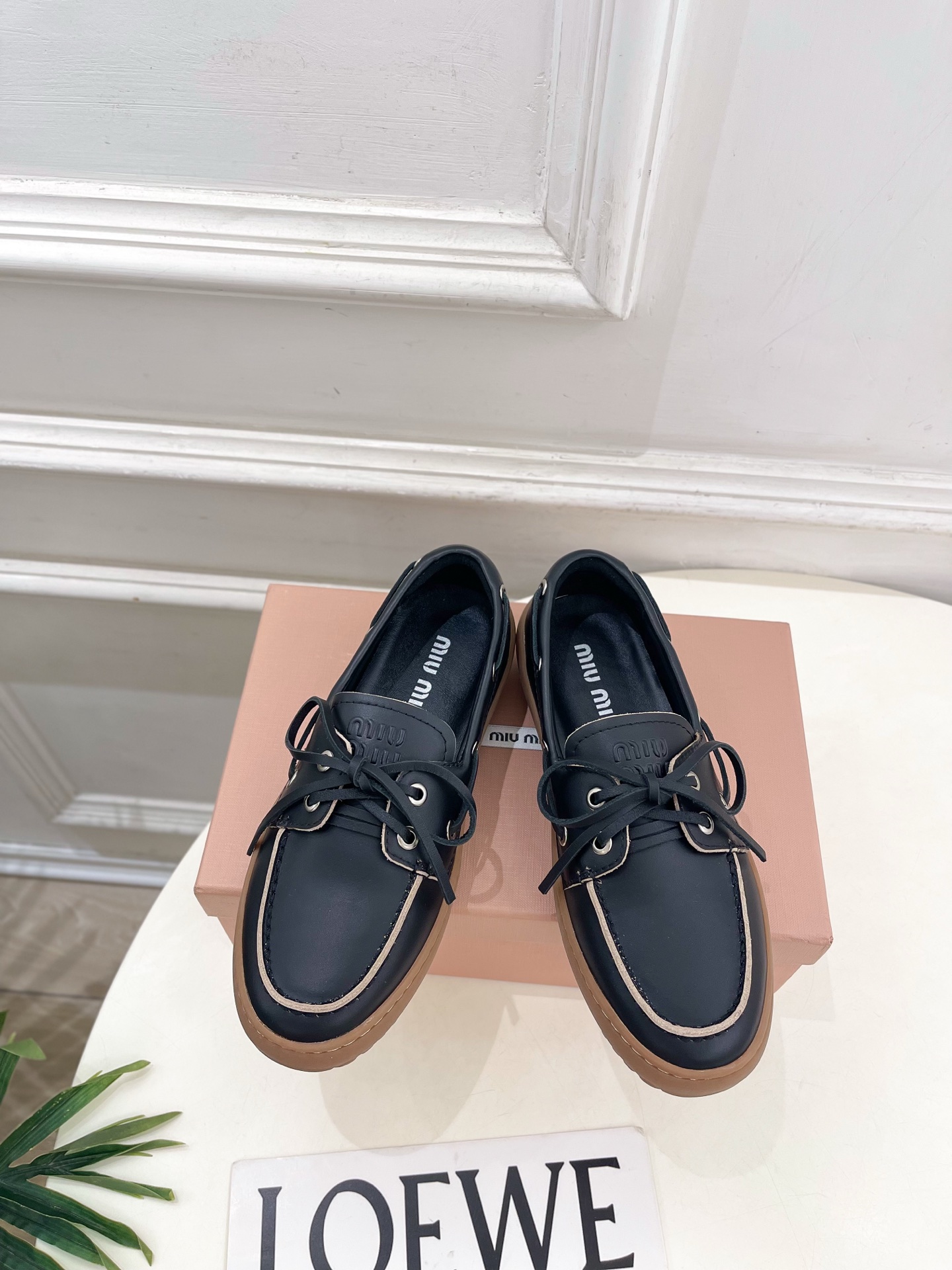 Miu Miu | 缪缪 26𝐬𝐬 🖤2026秋冬新品 专柜主打最新走秀款 miumiu复古风系带休闲乐福鞋 火爆上新 Miu Miu | 缪缪 26𝐬𝐬 🖤2026秋冬新品 专柜主打最新走秀款 miumiu复古风系带休闲乐福鞋 火爆上新