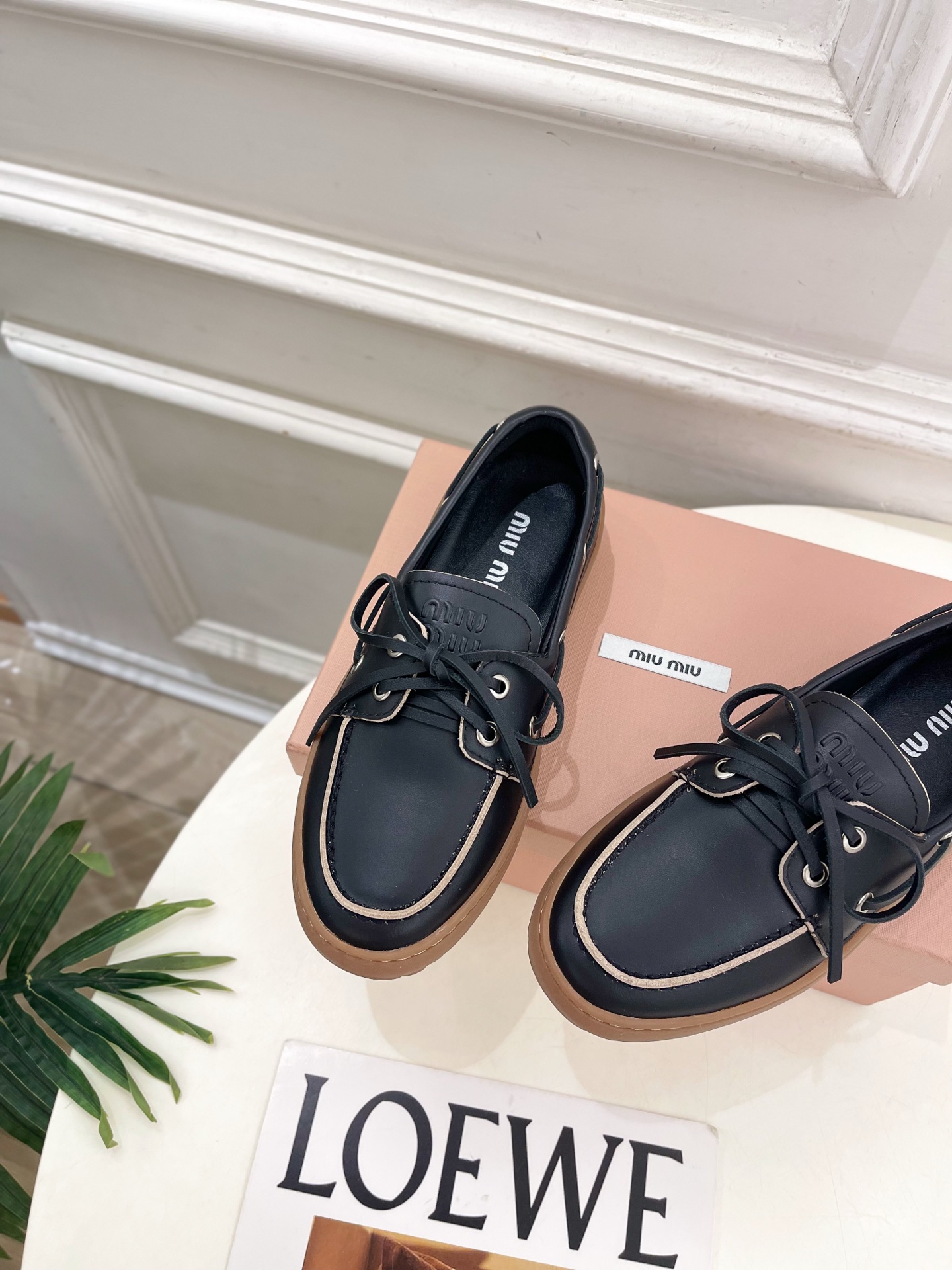 Miu Miu | 缪缪  26𝐬𝐬 🖤2026秋冬新品 专柜主打最新走秀款 miumiu复古风系带休闲乐福鞋 火爆上新