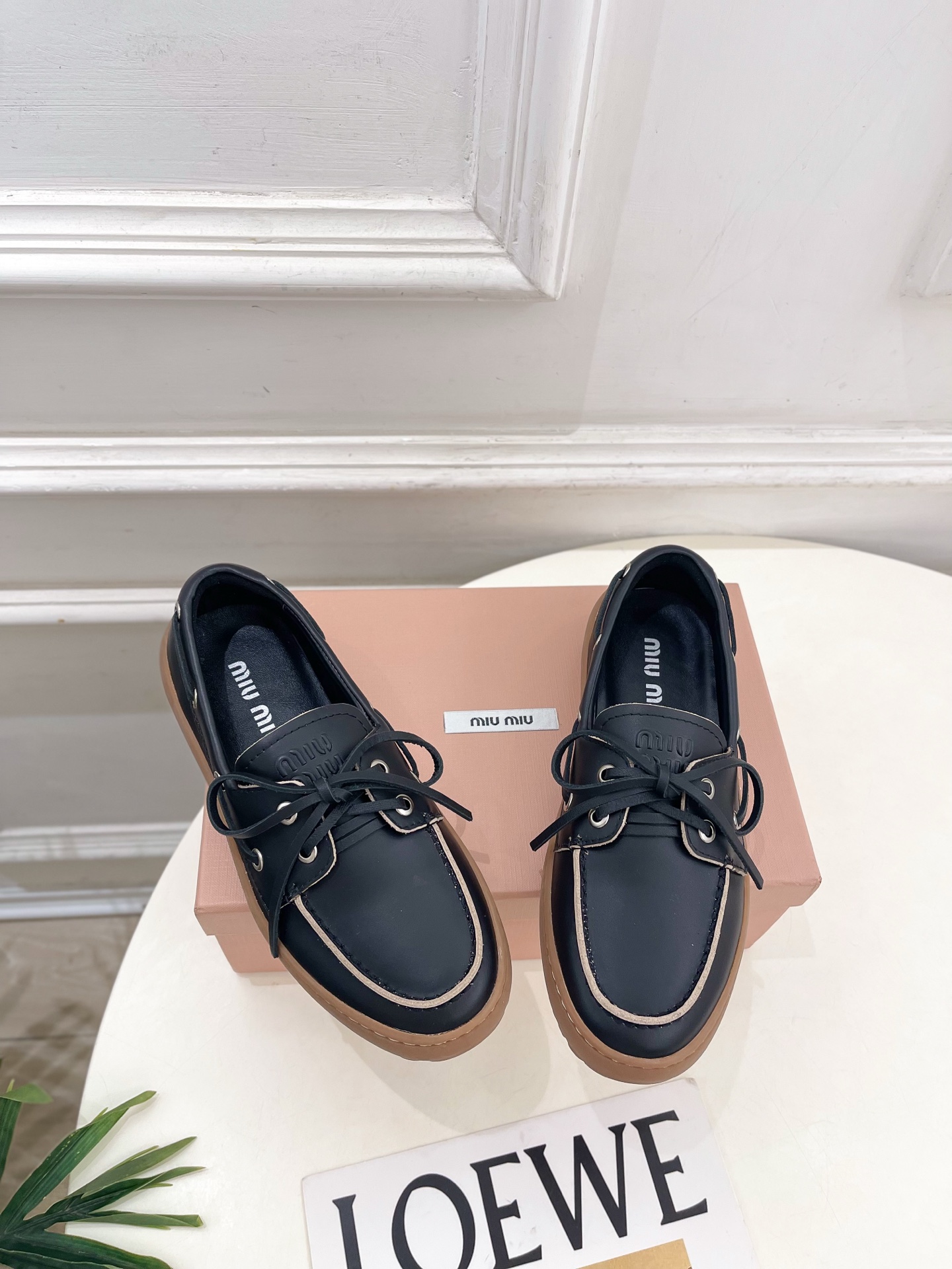 Miu Miu | 缪缪  26𝐬𝐬 🖤2026秋冬新品 专柜主打最新走秀款 miumiu复古风系带休闲乐福鞋 火爆上新