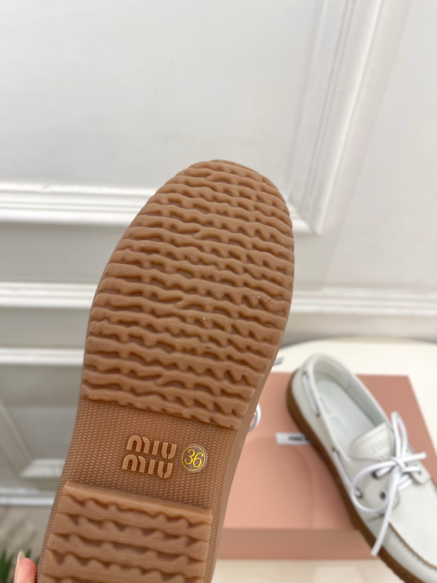 Miu Miu | 缪缪 26𝐬𝐬 🖤2026秋冬新品 专柜主打最新走秀款 miumiu复古风系带休闲乐福鞋 火爆上新 Miu Miu | 缪缪 26𝐬𝐬 🖤2026秋冬新品 专柜主打最新走秀款 miumiu复古风系带休闲乐福鞋 火爆上新