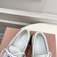 Miu Miu | 缪缪 26𝐬𝐬 🖤2026秋冬新品 专柜主打最新走秀款 miumiu复古风系带休闲乐福鞋 火爆上新 Miu Miu | 缪缪 26𝐬𝐬 🖤2026秋冬新品 专柜主打最新走秀款 miumiu复古风系带休闲乐福鞋 火爆上新