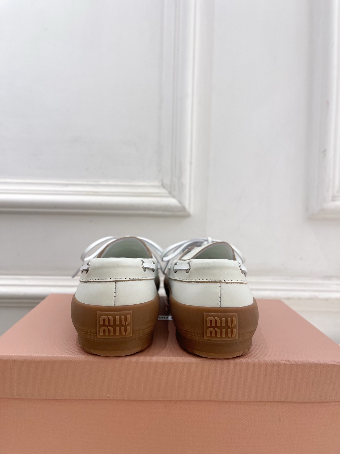 Miu Miu | 缪缪 26𝐬𝐬 🖤2026秋冬新品 专柜主打最新走秀款 miumiu复古风系带休闲乐福鞋 火爆上新 Miu Miu | 缪缪 26𝐬𝐬 🖤2026秋冬新品 专柜主打最新走秀款 miumiu复古风系带休闲乐福鞋 火爆上新