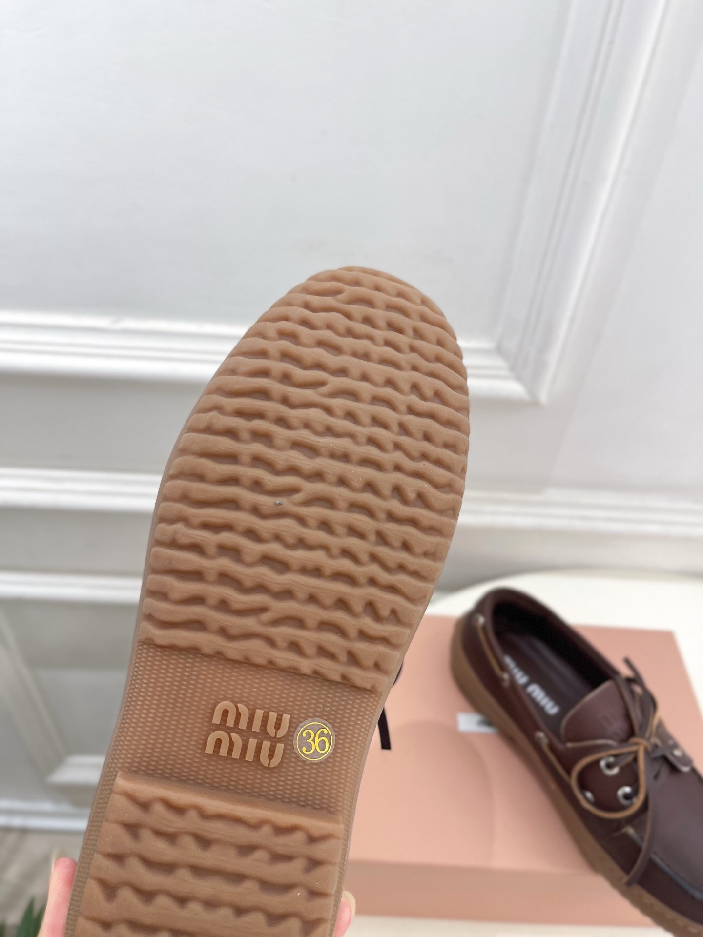Miu Miu | 缪缪  26𝐬𝐬 🖤2026秋冬新品 专柜主打最新走秀款 miumiu复古风系带休闲乐福鞋 火爆上新