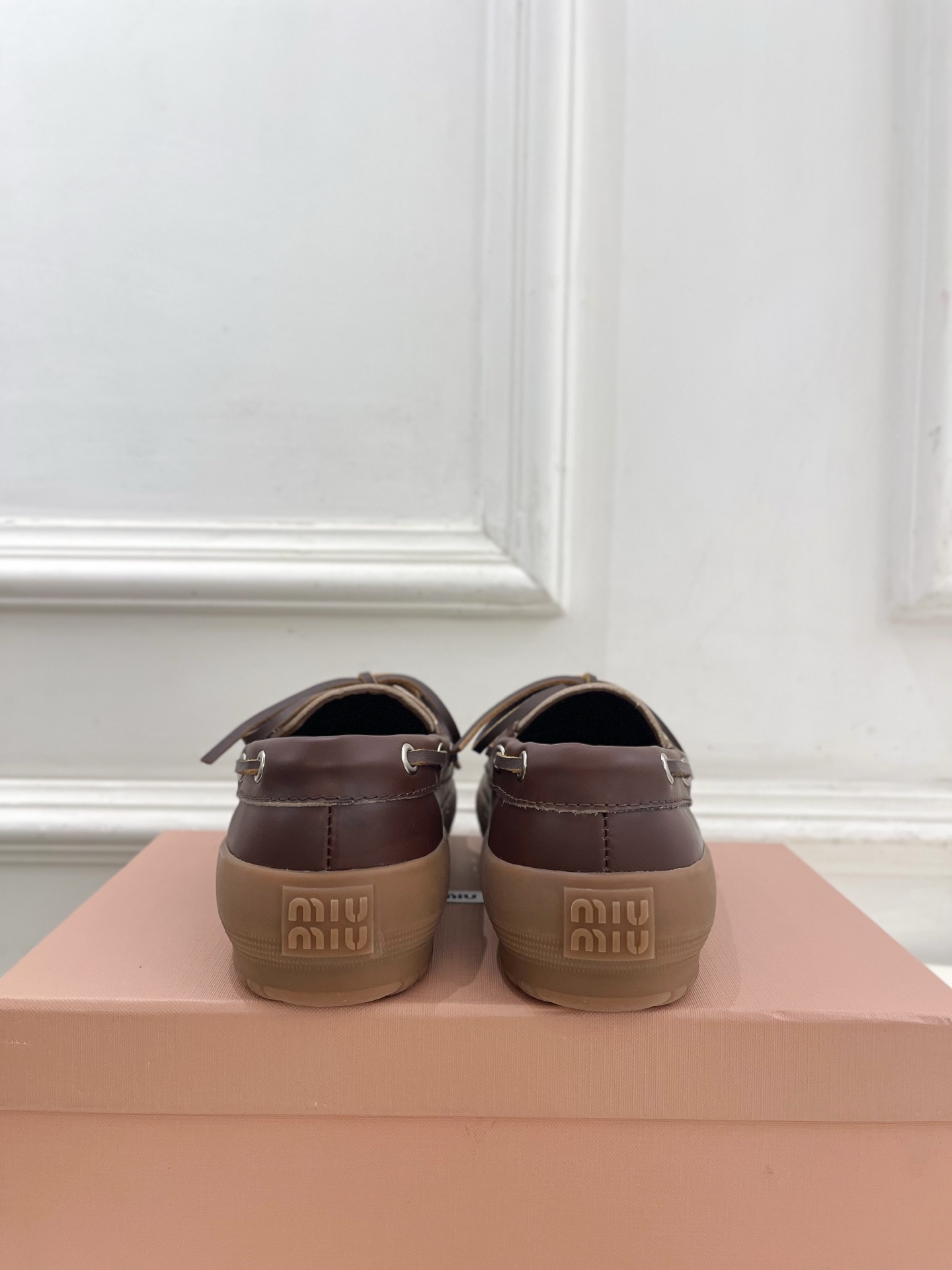 Miu Miu | 缪缪  26𝐬𝐬 🖤2026秋冬新品 专柜主打最新走秀款 miumiu复古风系带休闲乐福鞋 火爆上新