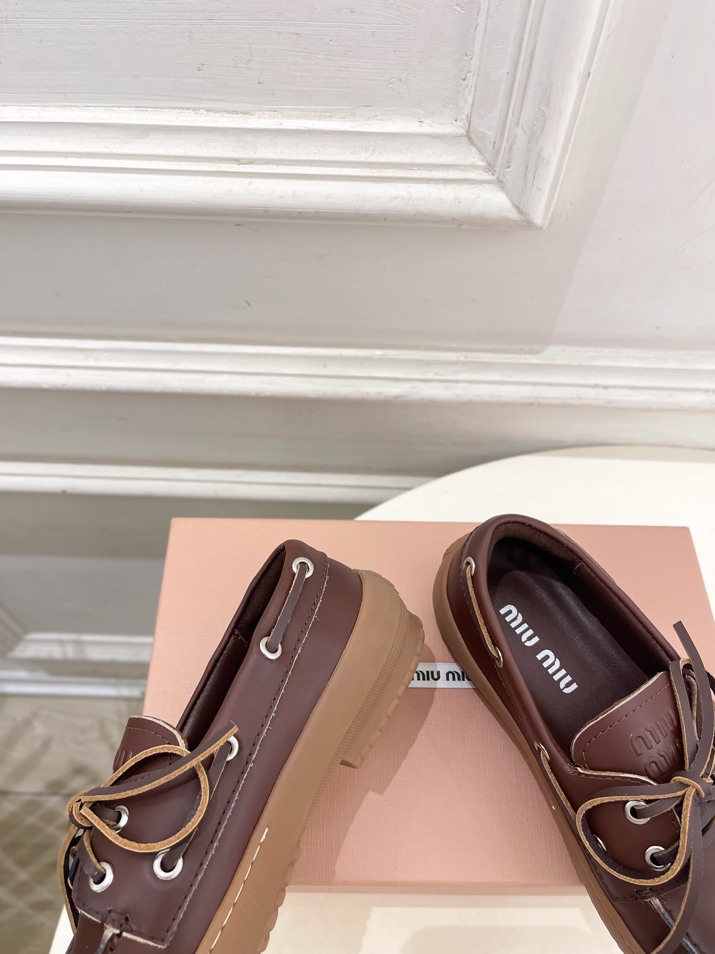 Miu Miu | 缪缪  26𝐬𝐬 🖤2026秋冬新品 专柜主打最新走秀款 miumiu复古风系带休闲乐福鞋 火爆上新