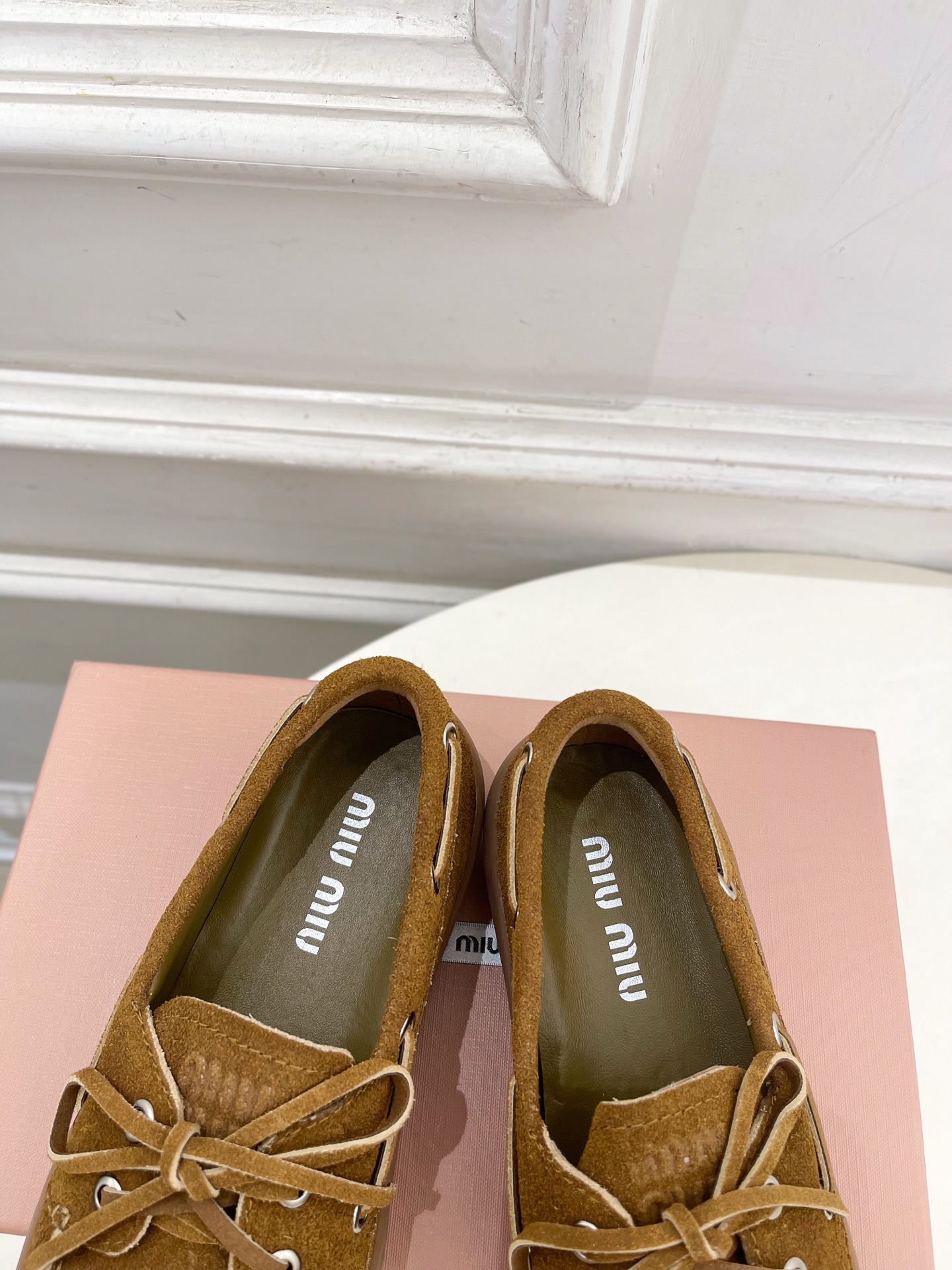 Miu Miu | 缪缪  26𝐬𝐬 🖤2026秋冬新品 专柜主打最新走秀款 miumiu复古风系带休闲乐福鞋 火爆上新