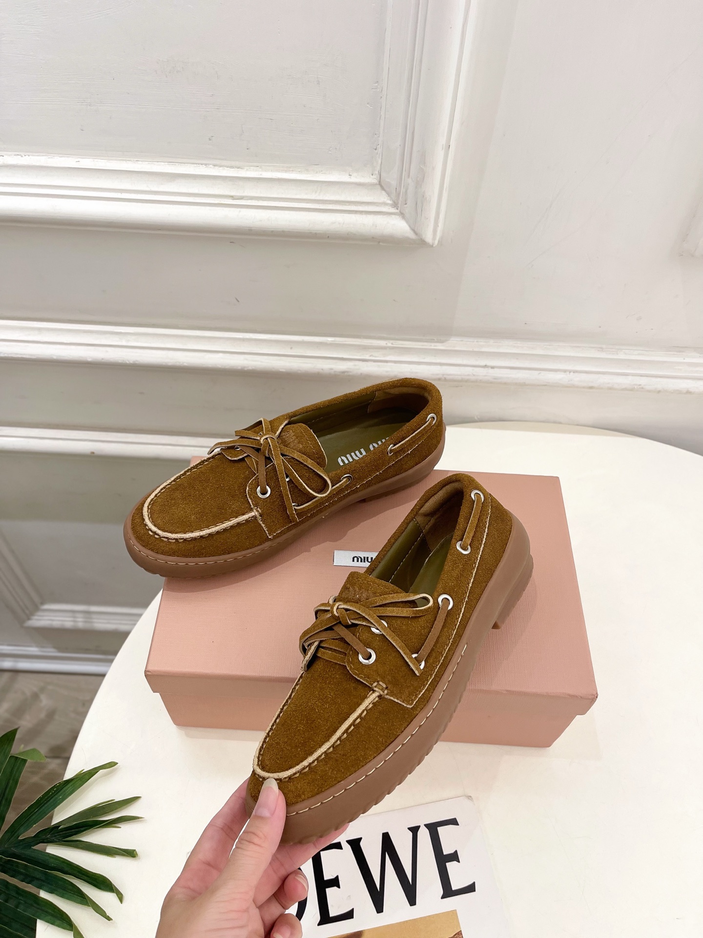 Miu Miu | 缪缪  26𝐬𝐬 🖤2026秋冬新品 专柜主打最新走秀款 miumiu复古风系带休闲乐福鞋 火爆上新