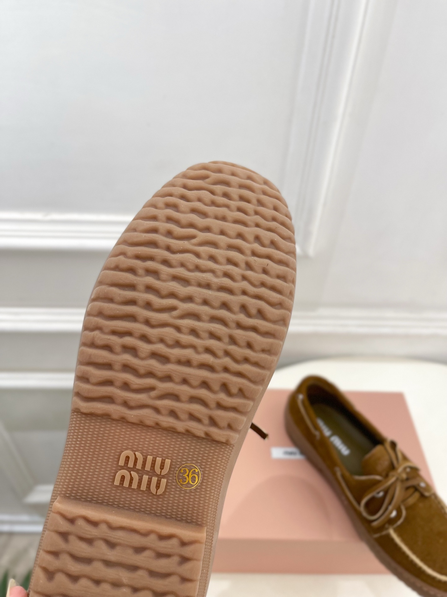 Miu Miu | 缪缪  26𝐬𝐬 🖤2026秋冬新品 专柜主打最新走秀款 miumiu复古风系带休闲乐福鞋 火爆上新