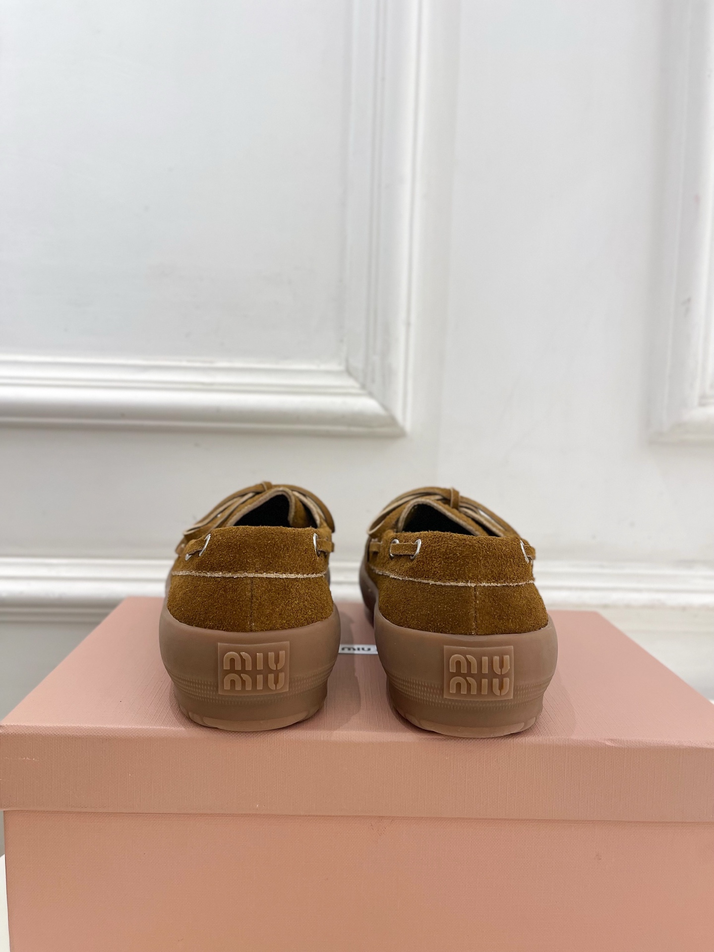 Miu Miu | 缪缪  26𝐬𝐬 🖤2026秋冬新品 专柜主打最新走秀款 miumiu复古风系带休闲乐福鞋 火爆上新