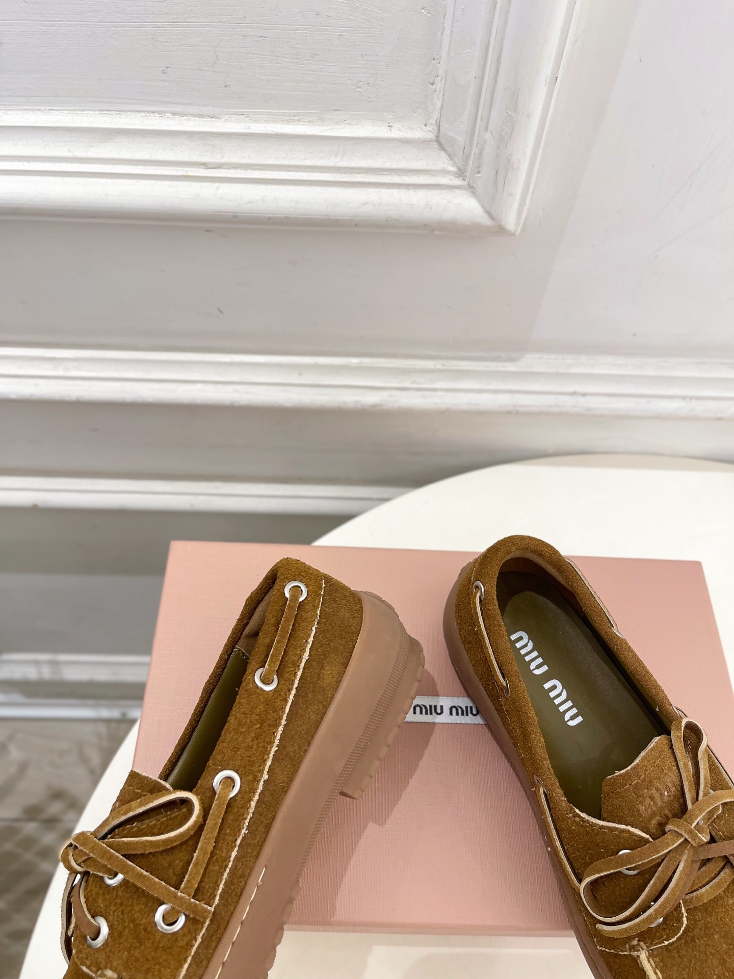 Miu Miu | 缪缪  26𝐬𝐬 🖤2026秋冬新品 专柜主打最新走秀款 miumiu复古风系带休闲乐福鞋 火爆上新
