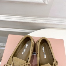Miu Miu | 缪缪 26𝐬𝐬 🖤2026秋冬新品 专柜主打最新走秀款 miumiu复古风系带休闲乐福鞋 火爆上新 Miu Miu | 缪缪 26𝐬𝐬 🖤2026秋冬新品 专柜主打最新走秀款 miumiu复古风系带休闲乐福鞋 火爆上新