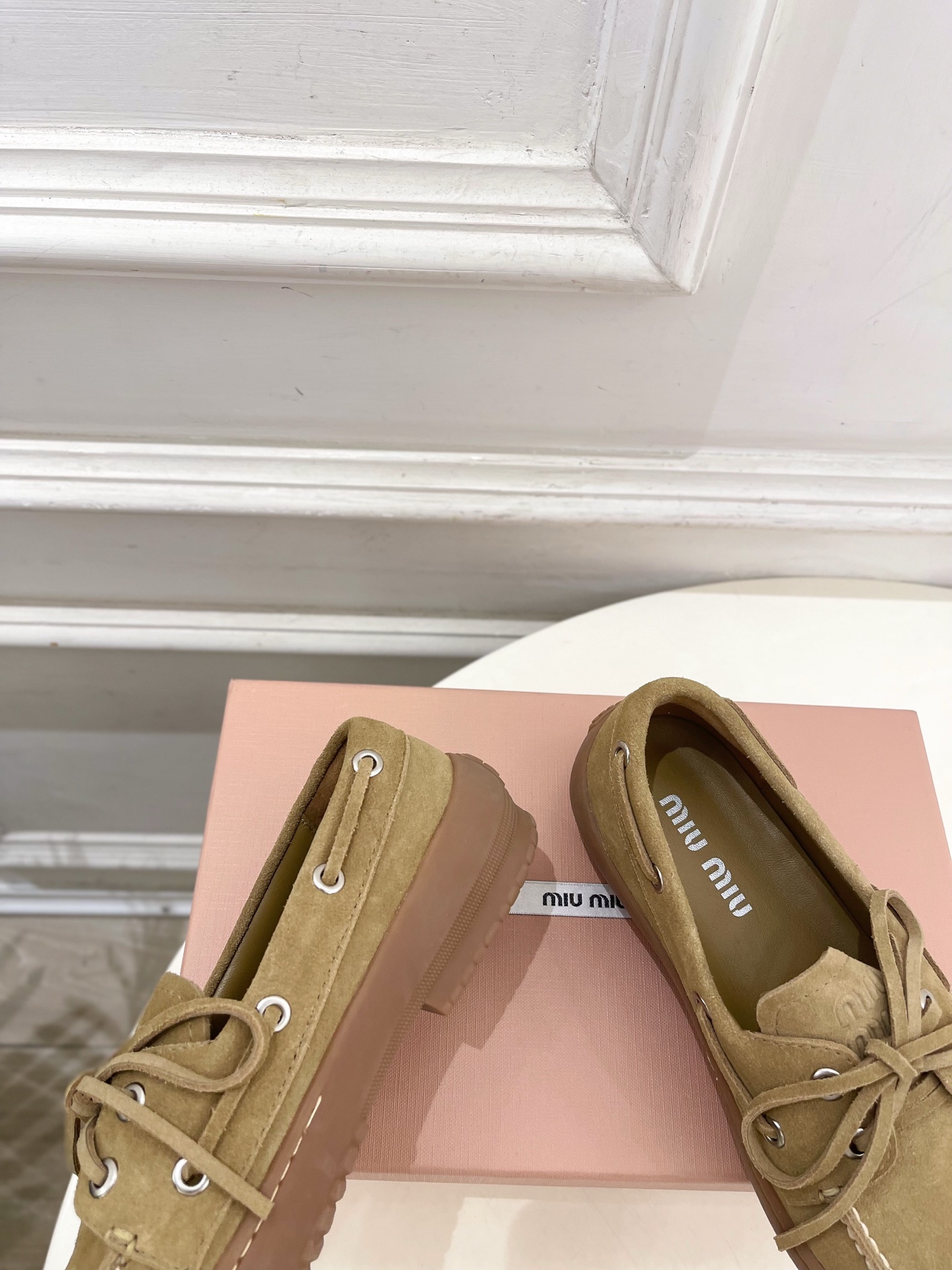 Miu Miu | 缪缪 26𝐬𝐬 🖤2026秋冬新品 专柜主打最新走秀款 miumiu复古风系带休闲乐福鞋 火爆上新 Miu Miu | 缪缪 26𝐬𝐬 🖤2026秋冬新品 专柜主打最新走秀款 miumiu复古风系带休闲乐福鞋 火爆上新