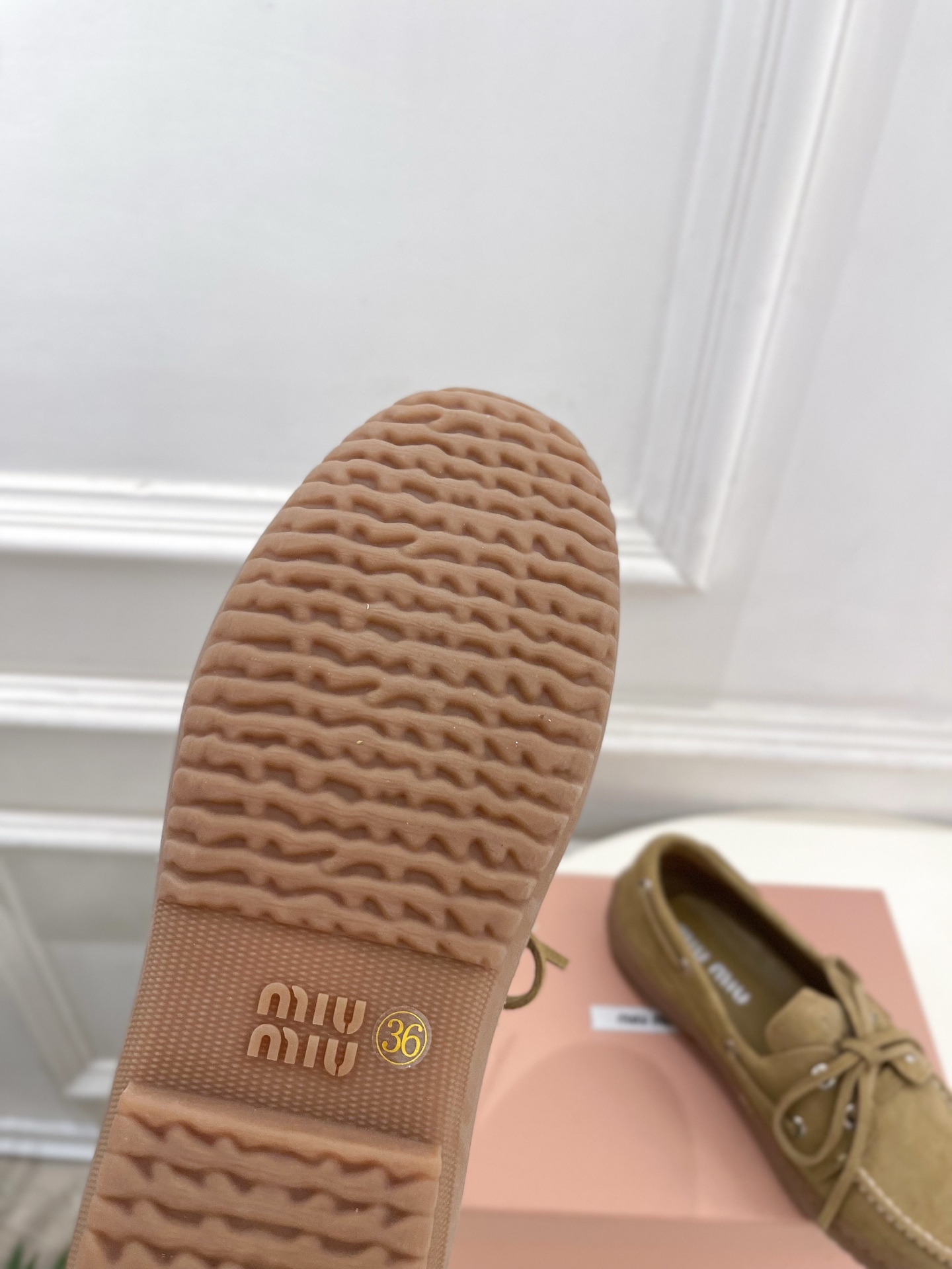 Miu Miu | 缪缪 26𝐬𝐬 🖤2026秋冬新品 专柜主打最新走秀款 miumiu复古风系带休闲乐福鞋 火爆上新 Miu Miu | 缪缪 26𝐬𝐬 🖤2026秋冬新品 专柜主打最新走秀款 miumiu复古风系带休闲乐福鞋 火爆上新