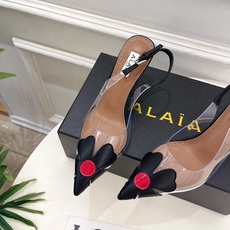 ALAÏA 阿莱亚26𝐬𝐬 2026春夏新品 秀场同款 BLOOM 雏菊花卉胶片露跟凉鞋 ————————— Ala ALAÏA 阿莱亚26𝐬𝐬 2026春夏新品 秀场同款 BLOOM 雏菊花卉胶片露跟凉鞋 ————————— Ala