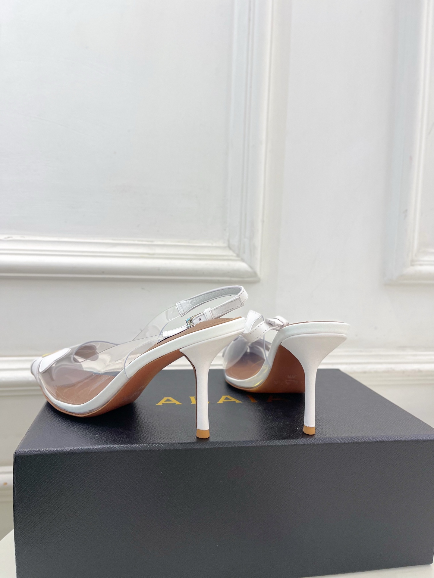 ALAÏA 阿莱亚26𝐬𝐬   2026春夏新品 秀场同款 BLOOM 雏菊花卉胶片露跟凉鞋 ————————— Ala