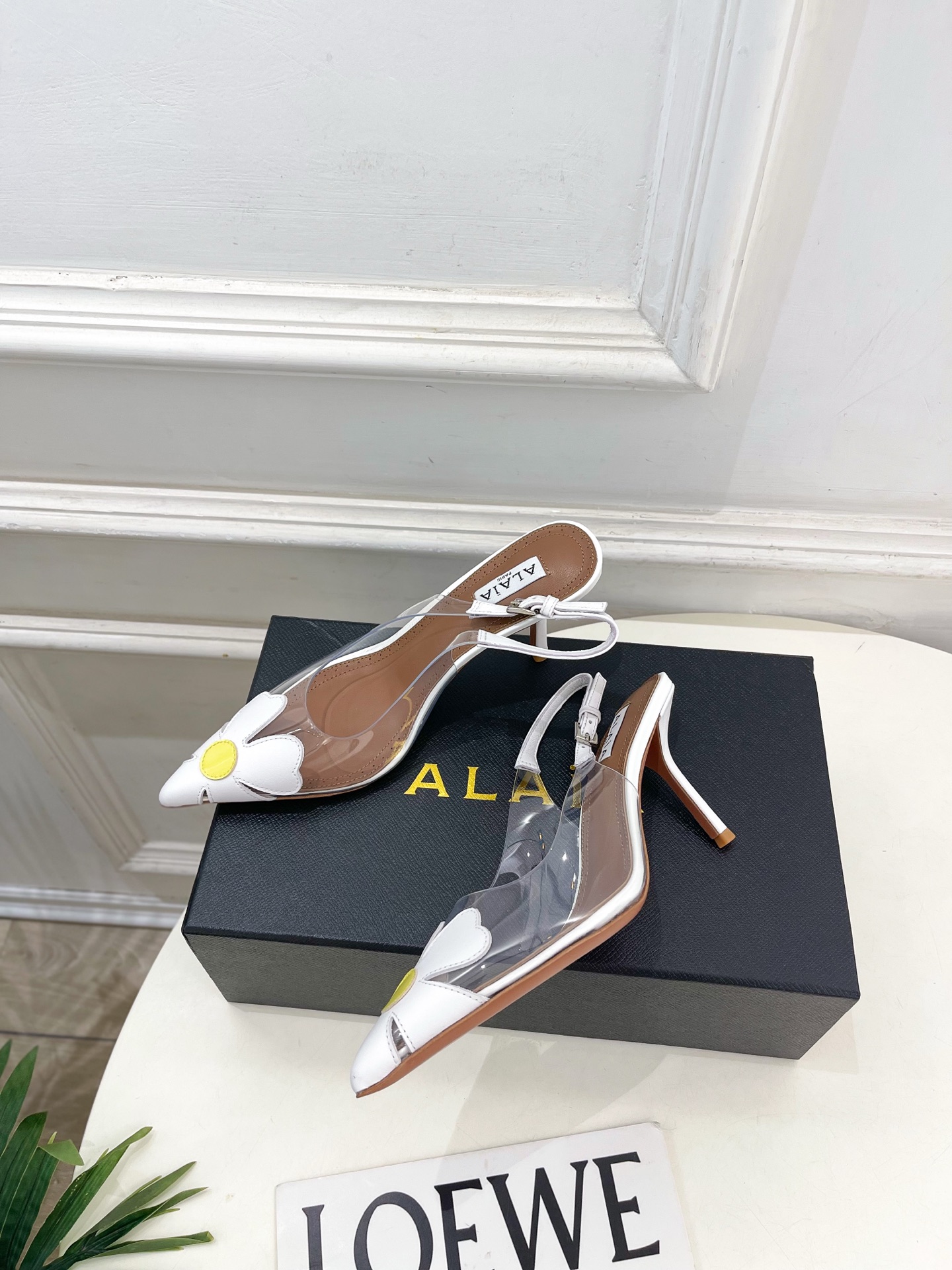 ALAÏA 阿莱亚26𝐬𝐬   2026春夏新品 秀场同款 BLOOM 雏菊花卉胶片露跟凉鞋 ————————— Ala