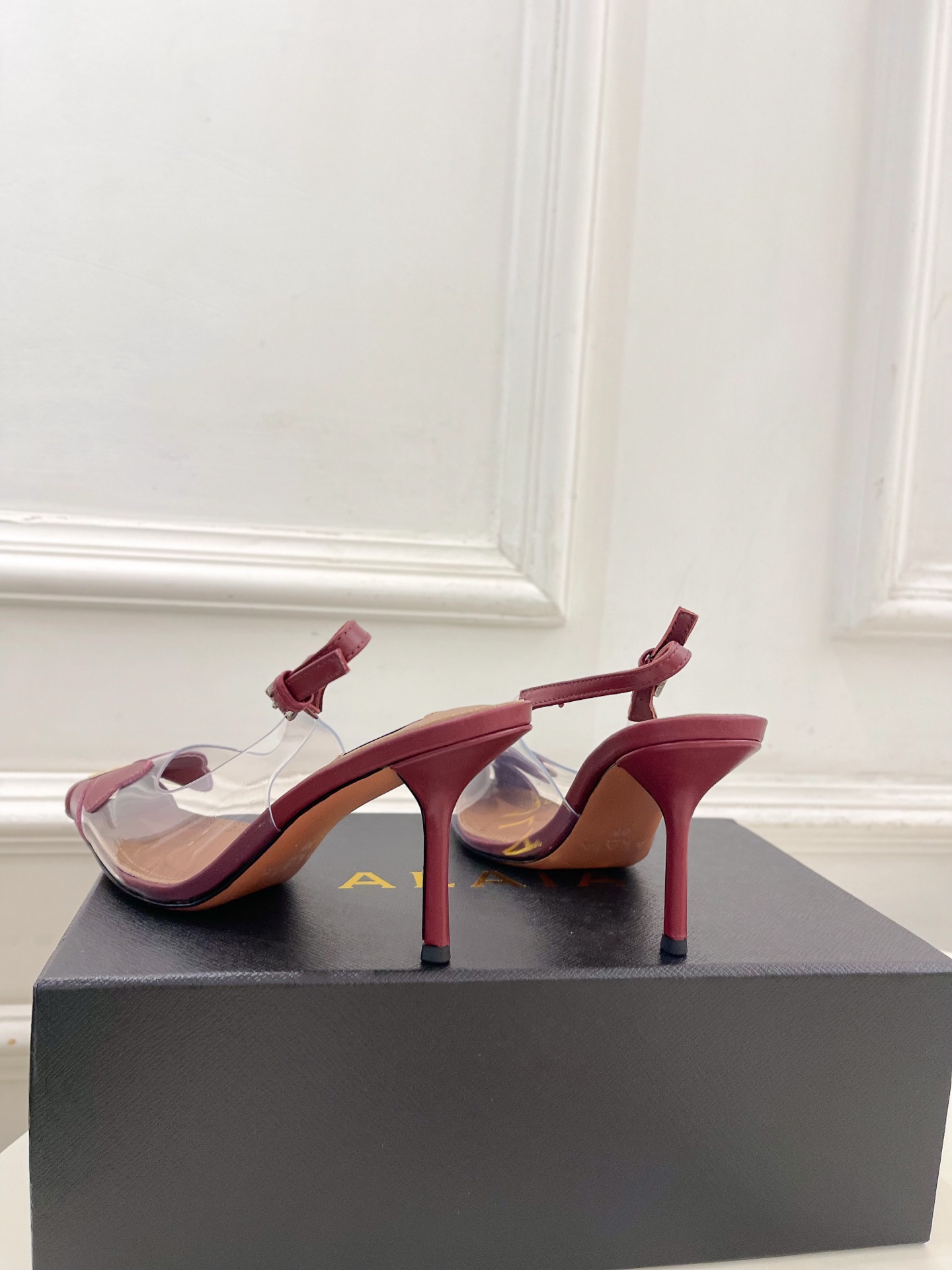 ALAÏA 阿莱亚26𝐬𝐬   2026春夏新品 秀场同款 BLOOM 雏菊花卉胶片露跟凉鞋 ————————— Ala