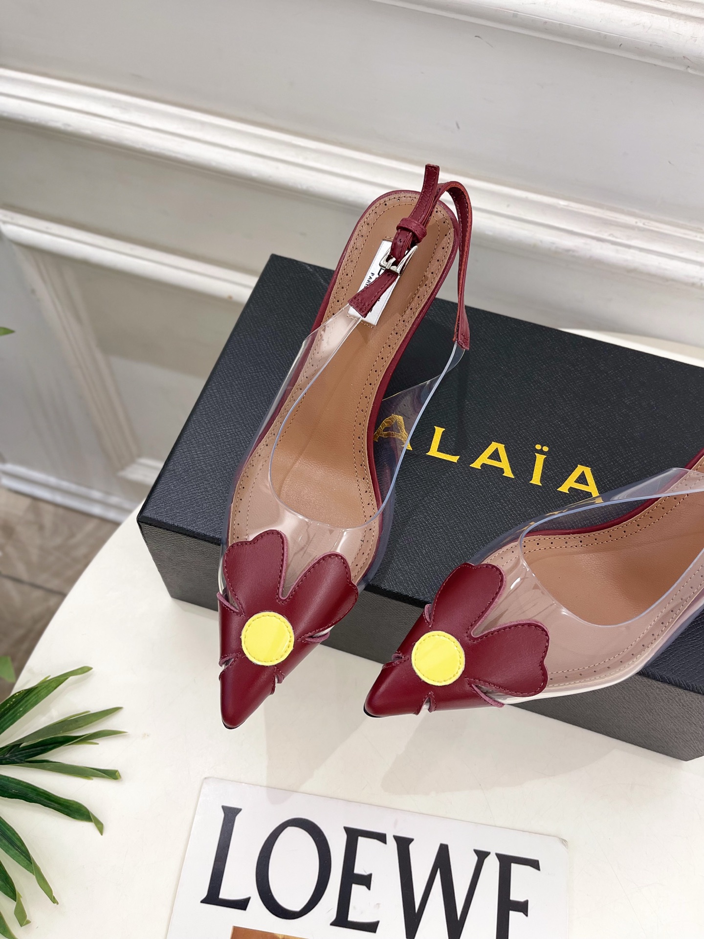 ALAÏA 阿莱亚26𝐬𝐬   2026春夏新品 秀场同款 BLOOM 雏菊花卉胶片露跟凉鞋 ————————— Ala