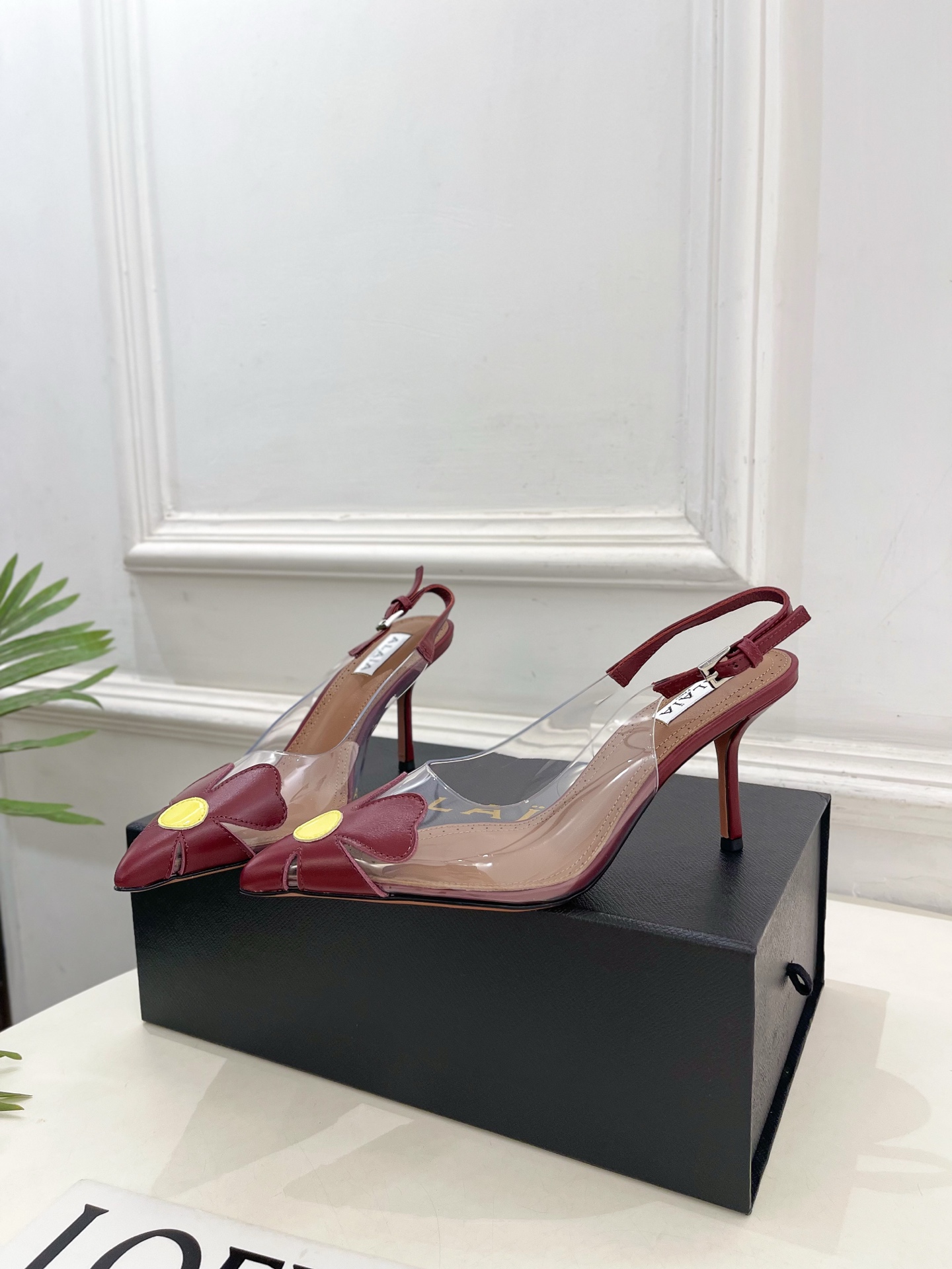 ALAÏA 阿莱亚26𝐬𝐬   2026春夏新品 秀场同款 BLOOM 雏菊花卉胶片露跟凉鞋 ————————— Ala