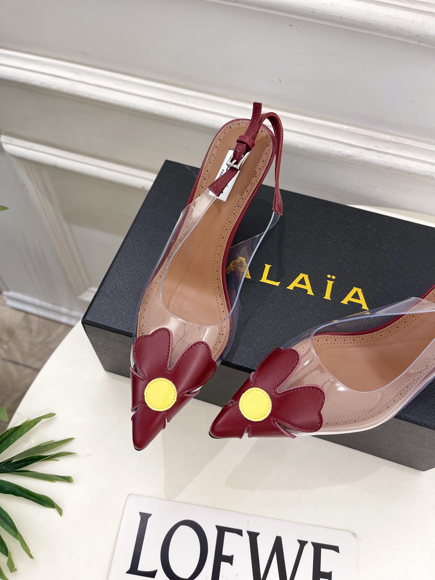 ALAÏA 阿莱亚26𝐬𝐬   2026春夏新品 秀场同款 BLOOM 雏菊花卉胶片露跟凉鞋 ————————— Ala