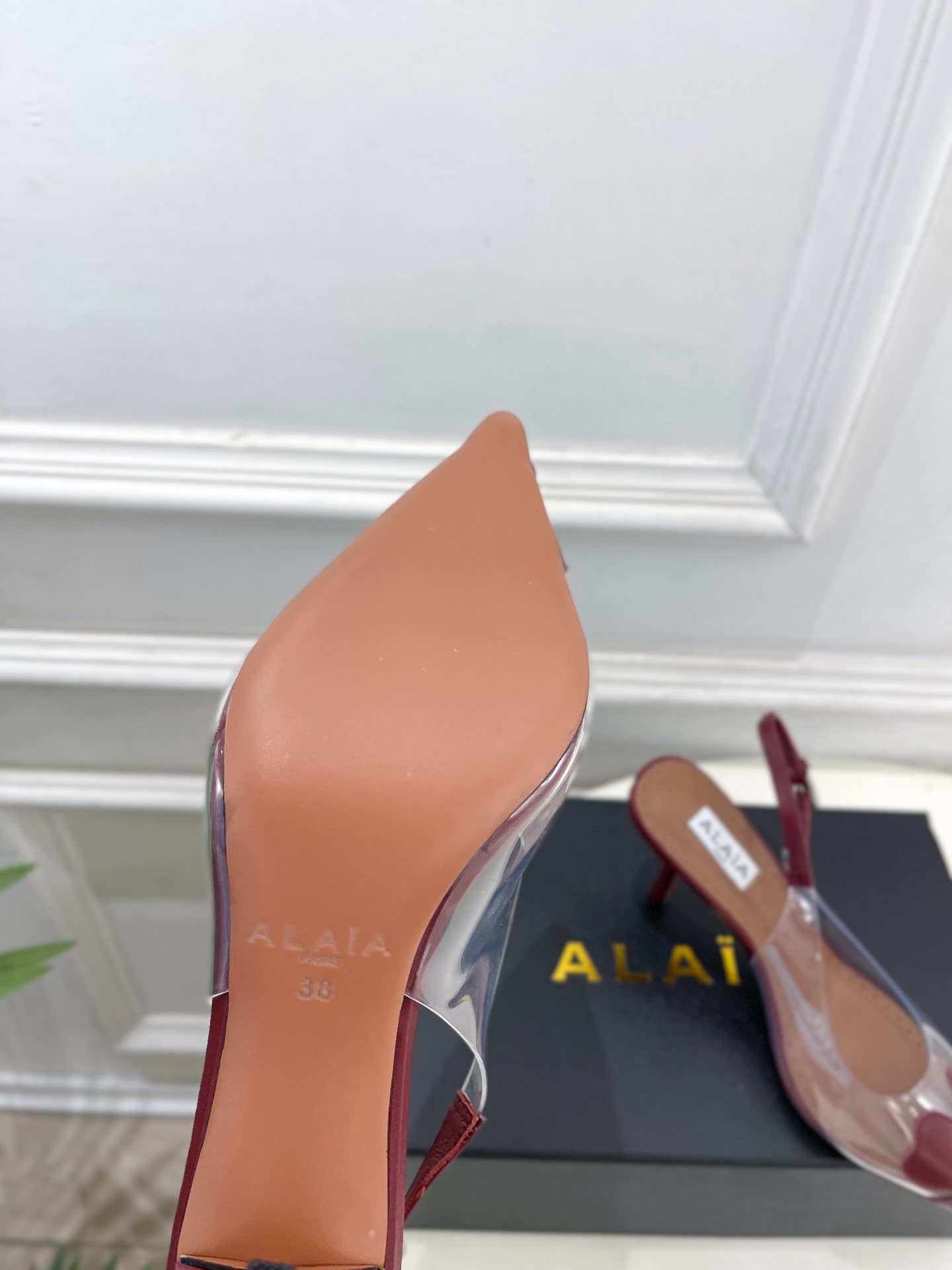 ALAÏA 阿莱亚26𝐬𝐬   2026春夏新品 秀场同款 BLOOM 雏菊花卉胶片露跟凉鞋 ————————— Ala