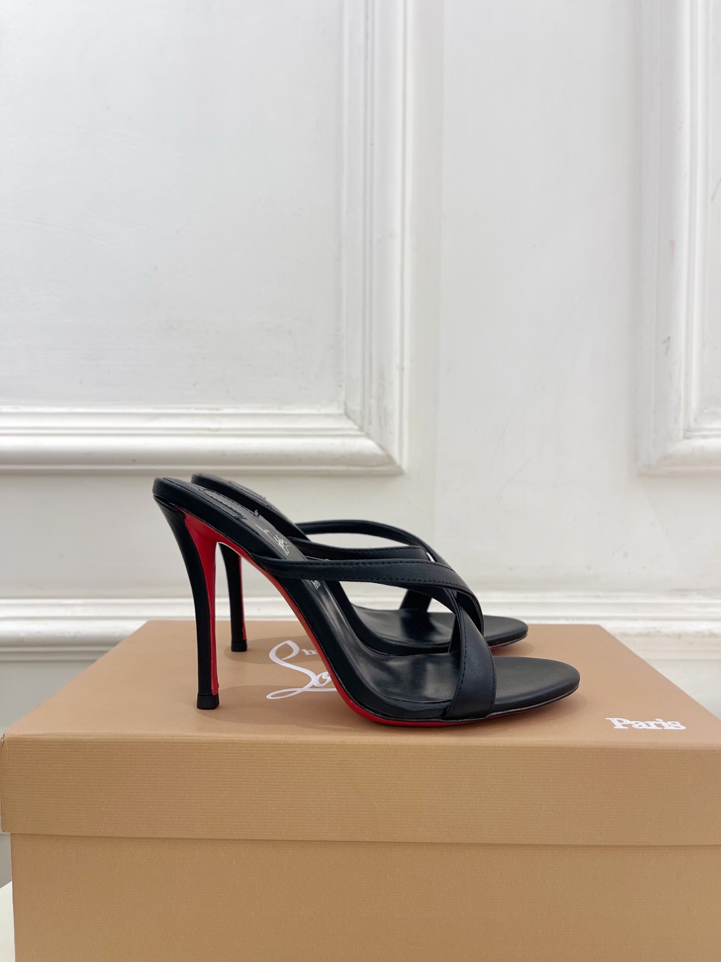 Christian Louboutin路铂廷 26ss ✨ 2026新品 CL极简交叉带高跟拖鞋 红底鞋系列,顶级硬货上 Christian Louboutin路铂廷 26ss ✨ 2026新品 CL极简交叉带高跟拖鞋 红底鞋系列,顶级硬货上