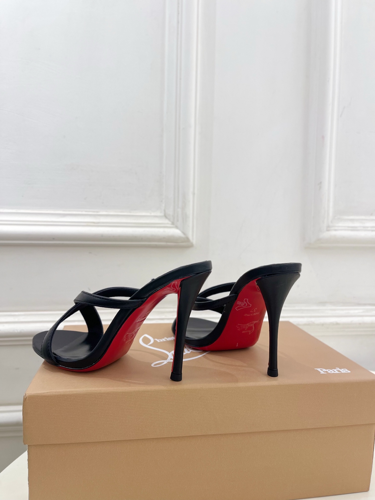 Christian Louboutin路铂廷 26ss ✨ 2026新品 CL极简交叉带高跟拖鞋 红底鞋系列,顶级硬货上 Christian Louboutin路铂廷 26ss ✨ 2026新品 CL极简交叉带高跟拖鞋 红底鞋系列,顶级硬货上