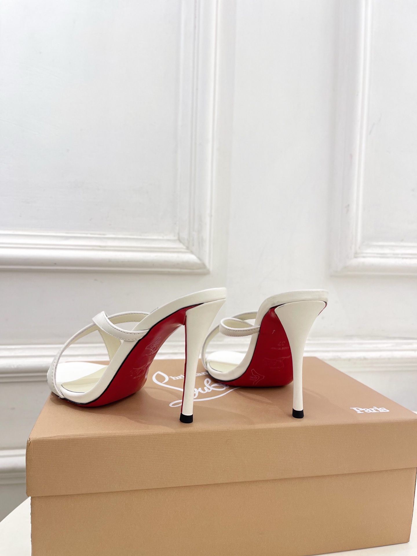 Christian Louboutin路铂廷 26ss ✨ 2026新品 CL极简交叉带高跟拖鞋 红底鞋系列,顶级硬货上 Christian Louboutin路铂廷 26ss ✨ 2026新品 CL极简交叉带高跟拖鞋 红底鞋系列,顶级硬货上