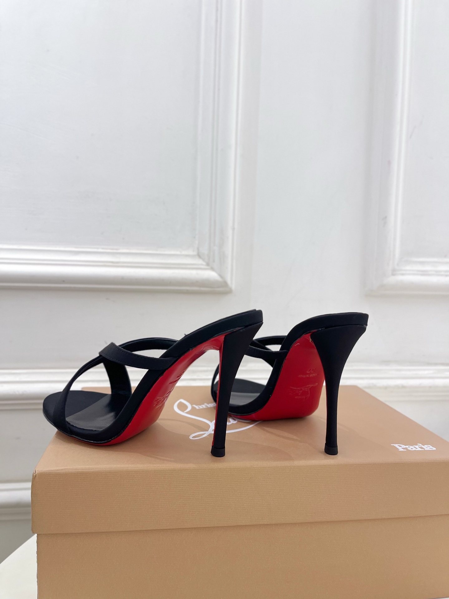 Christian Louboutin路铂廷 26ss ✨ 2026新品 CL极简交叉带高跟拖鞋 红底鞋系列，顶级硬货上
