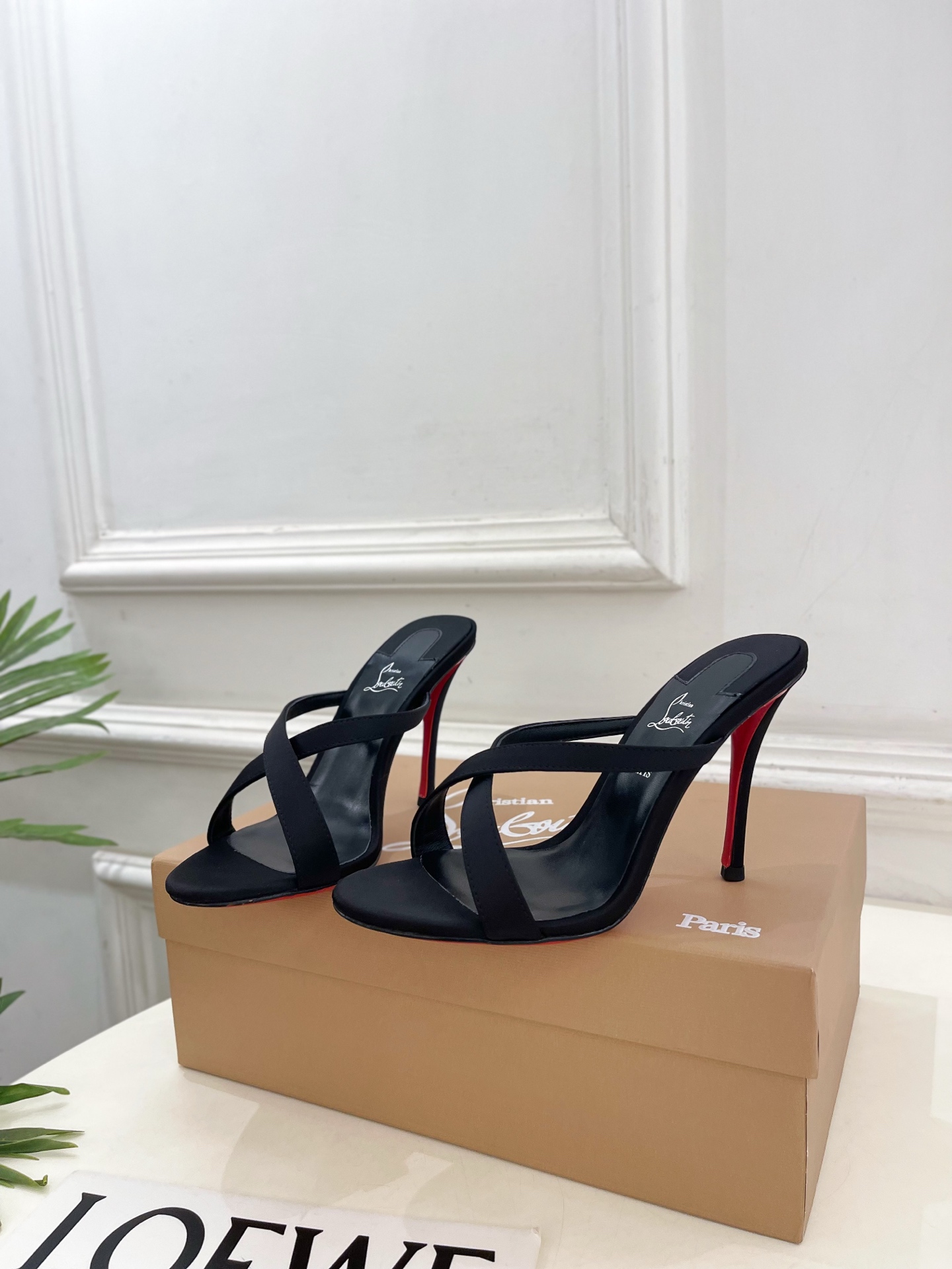 Christian Louboutin路铂廷 26ss ✨ 2026新品 CL极简交叉带高跟拖鞋 红底鞋系列，顶级硬货上