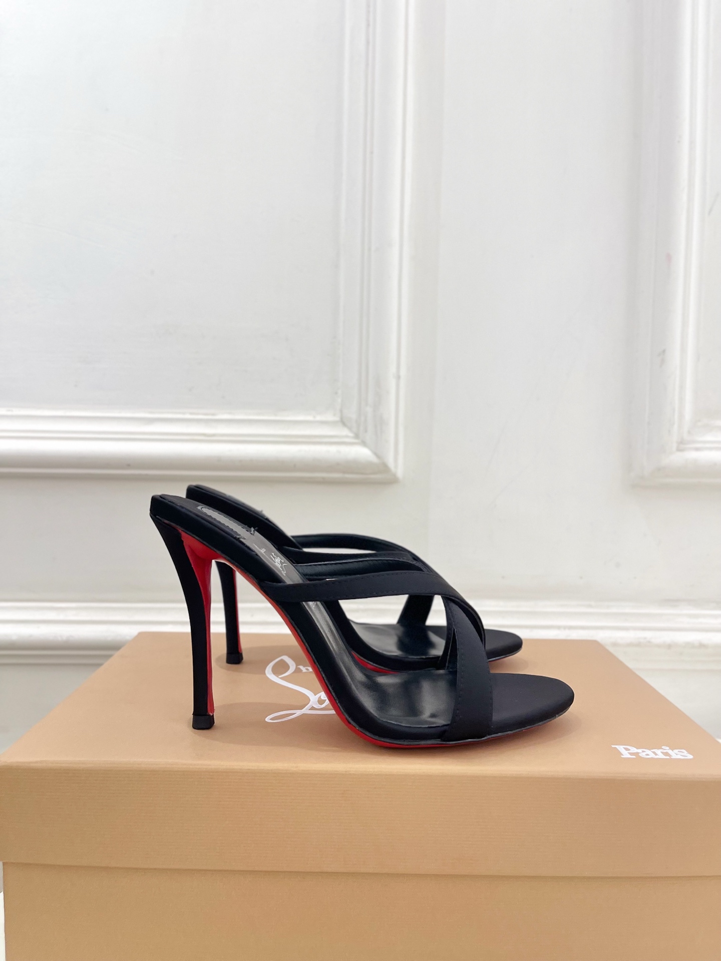 Christian Louboutin路铂廷 26ss ✨ 2026新品 CL极简交叉带高跟拖鞋 红底鞋系列，顶级硬货上