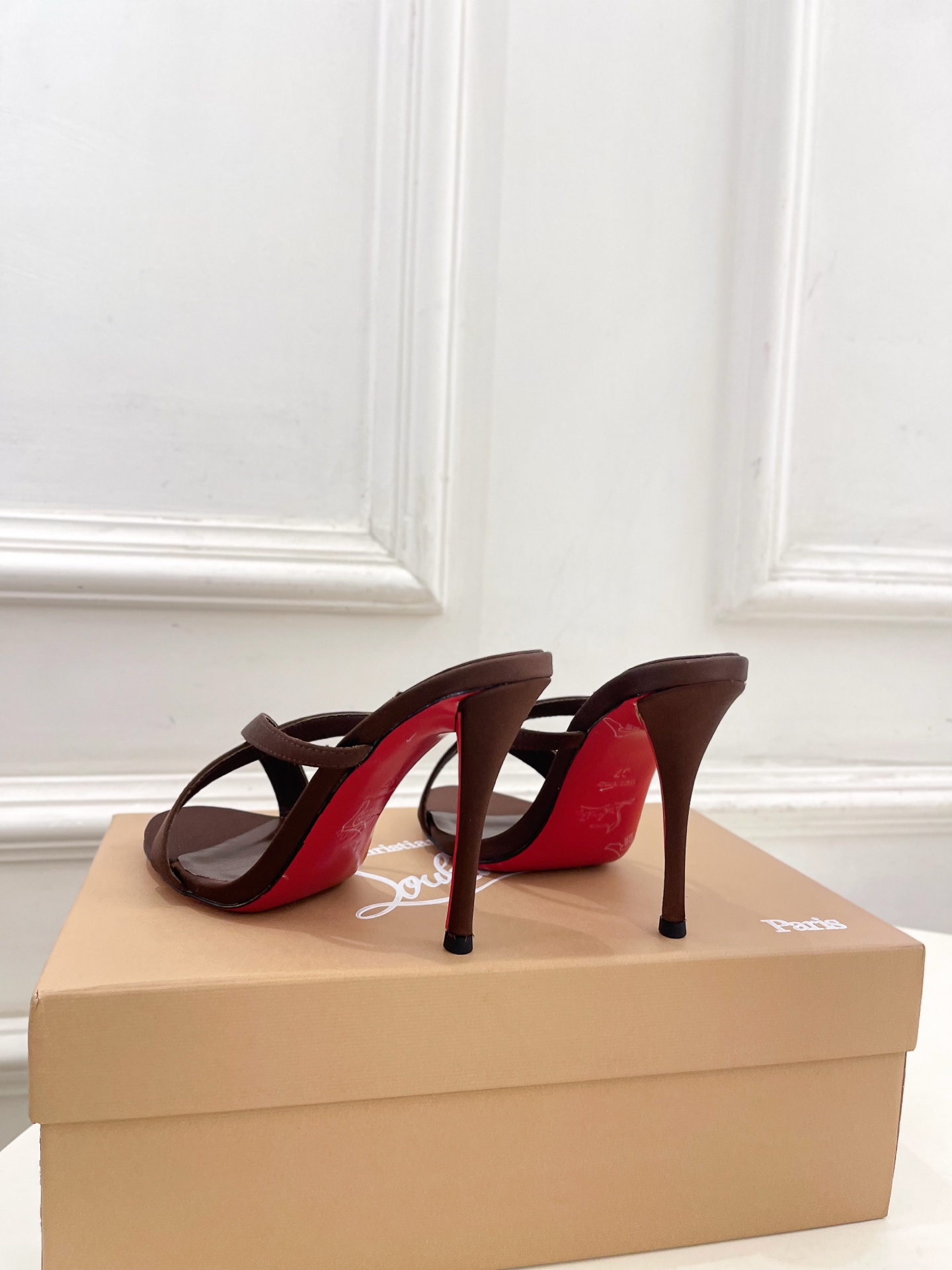 Christian Louboutin路铂廷 26ss ✨ 2026新品 CL极简交叉带高跟拖鞋 红底鞋系列,顶级硬货上 Christian Louboutin路铂廷 26ss ✨ 2026新品 CL极简交叉带高跟拖鞋 红底鞋系列,顶级硬货上