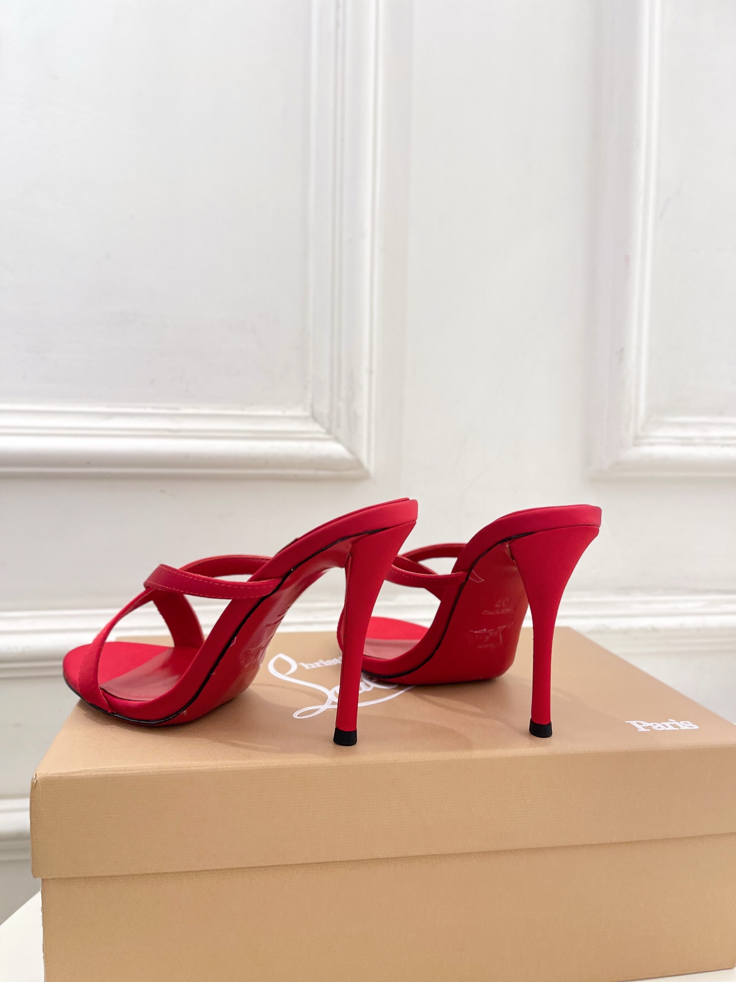 Christian Louboutin路铂廷 26ss ✨ 2026新品 CL极简交叉带高跟拖鞋 红底鞋系列,顶级硬货上 Christian Louboutin路铂廷 26ss ✨ 2026新品 CL极简交叉带高跟拖鞋 红底鞋系列,顶级硬货上