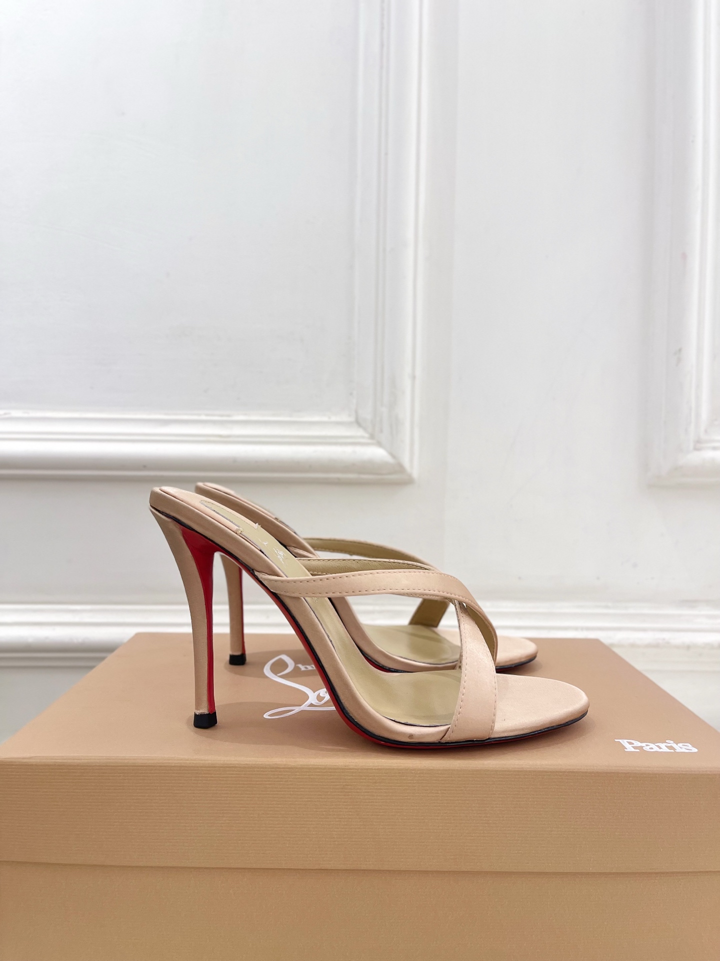 Christian Louboutin路铂廷 26ss ✨ 2026新品 CL极简交叉带高跟拖鞋 红底鞋系列，顶级硬货上