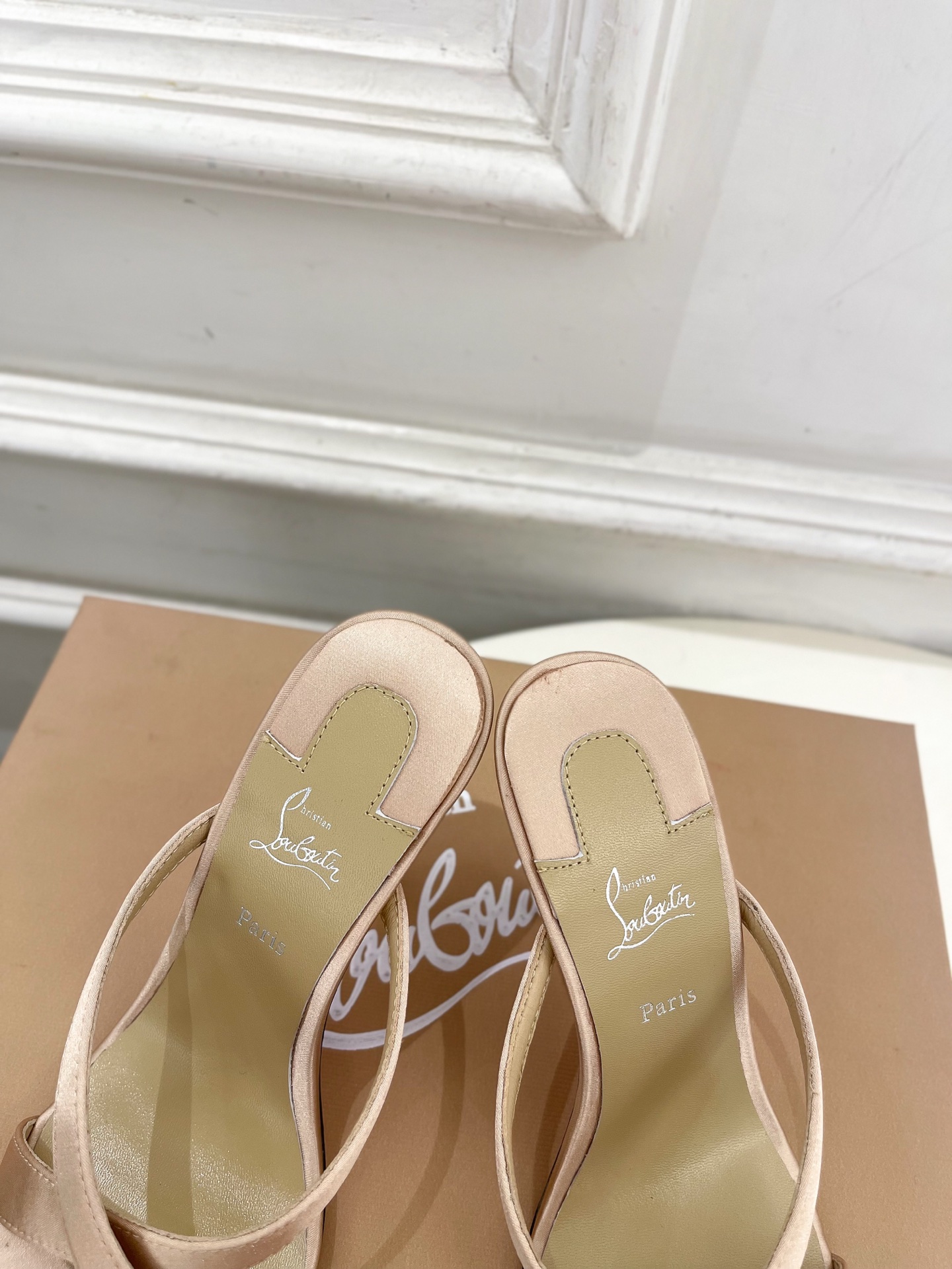 Christian Louboutin路铂廷 26ss ✨ 2026新品 CL极简交叉带高跟拖鞋 红底鞋系列，顶级硬货上