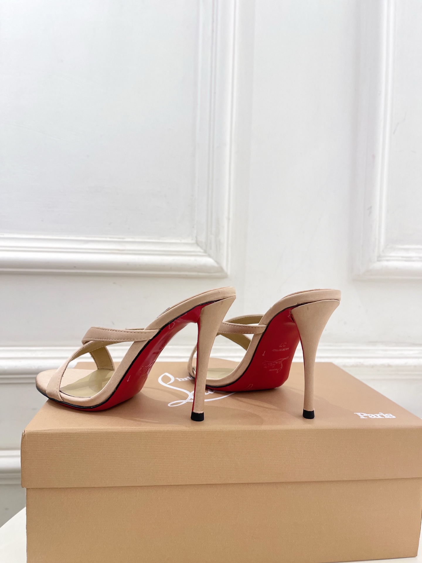 Christian Louboutin路铂廷 26ss ✨ 2026新品 CL极简交叉带高跟拖鞋 红底鞋系列，顶级硬货上