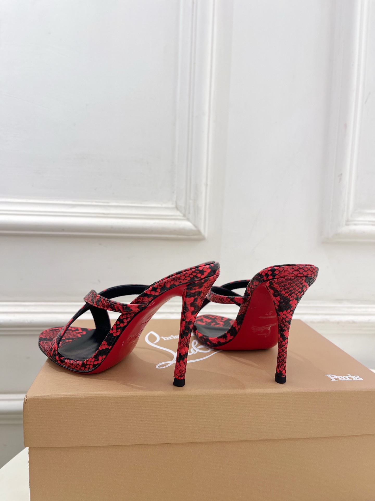 Christian Louboutin路铂廷 26ss ✨ 2026新品 CL极简交叉带高跟拖鞋 红底鞋系列，顶级硬货上