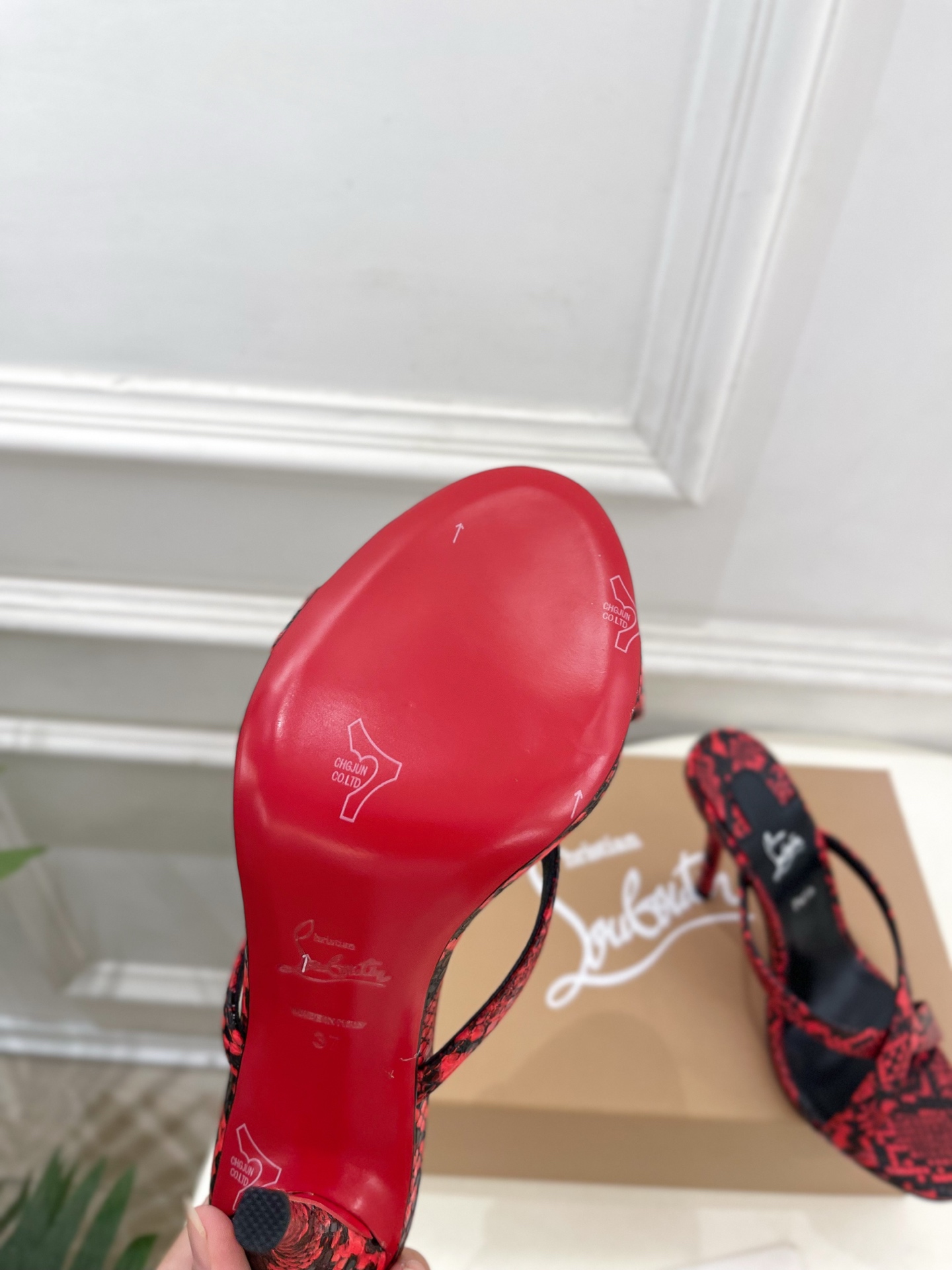 Christian Louboutin路铂廷 26ss ✨ 2026新品 CL极简交叉带高跟拖鞋 红底鞋系列，顶级硬货上