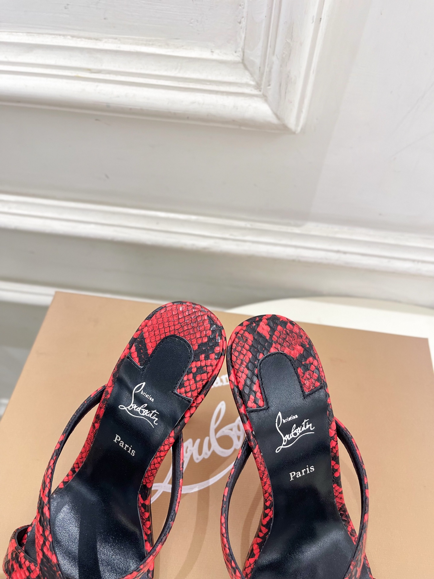 Christian Louboutin路铂廷 26ss ✨ 2026新品 CL极简交叉带高跟拖鞋 红底鞋系列，顶级硬货上