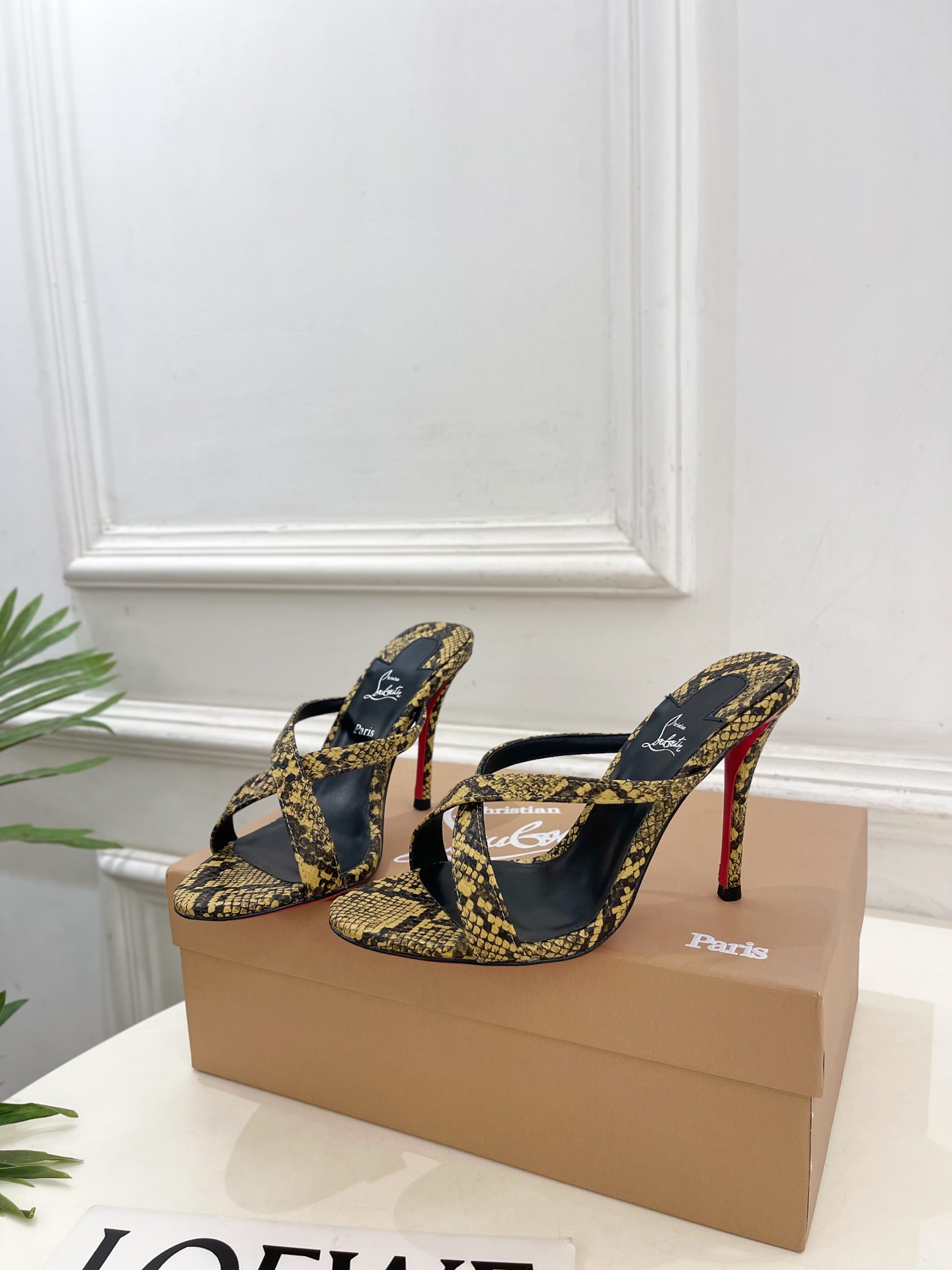 Christian Louboutin路铂廷 26ss ✨ 2026新品 CL极简交叉带高跟拖鞋 红底鞋系列,顶级硬货上 Christian Louboutin路铂廷 26ss ✨ 2026新品 CL极简交叉带高跟拖鞋 红底鞋系列,顶级硬货上